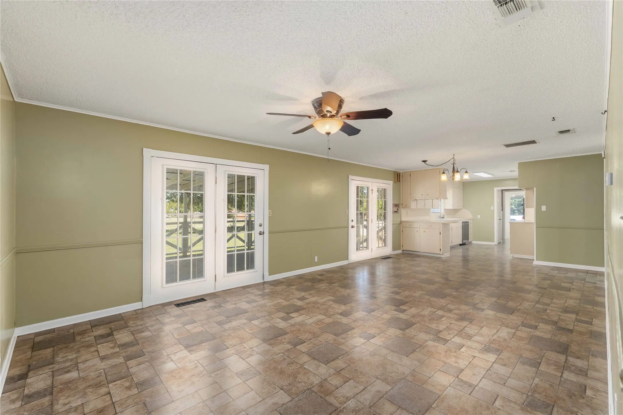 Single Family Residence For Sale in Brown County , 1301 15th Street, Brownwood, Texas 76801, 4 Bedroom, 3 Bathroom, 2 Garage spaces, 2,491 Sqft, built in 0, mls#21330342, Real Estate Agent in Brownwood, Homes For Sale in Brown county, Homes For Sale in Brownwood, Realtor in Brownwood Texas, Real Estate Brokerage Independent Realty Texas, Luminita Cordes Realtor