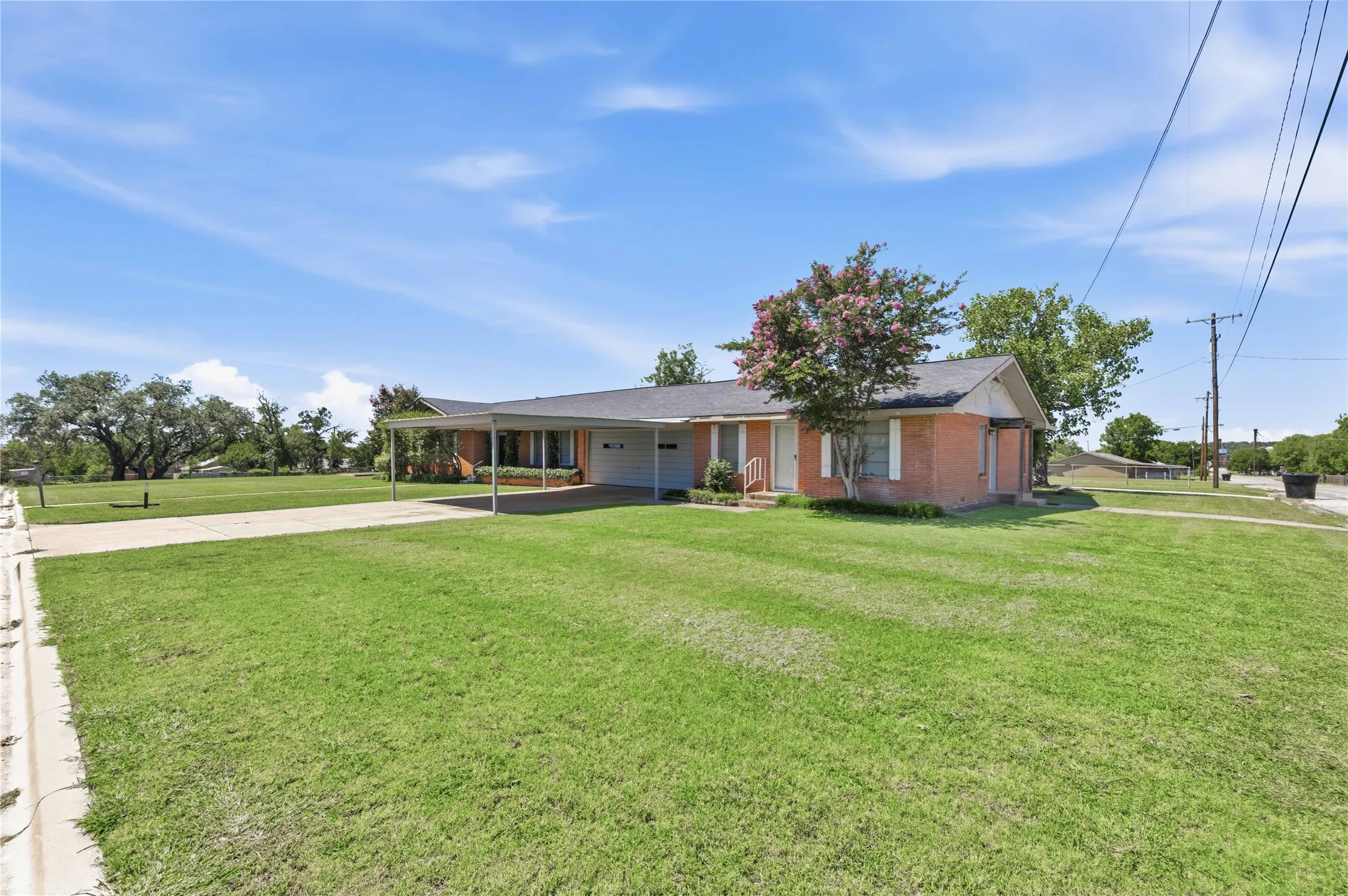 Single Family Residence For Sale in Brown County , 1301 15th Street, Brownwood, Texas 76801, 4 Bedroom, 3 Bathroom, 2 Garage spaces, 2,491 Sqft, built in 0, mls#21330342, Real Estate Agent in Brownwood, Homes For Sale in Brown county, Homes For Sale in Brownwood, Realtor in Brownwood Texas, Real Estate Brokerage Independent Realty Texas, Luminita Cordes Realtor