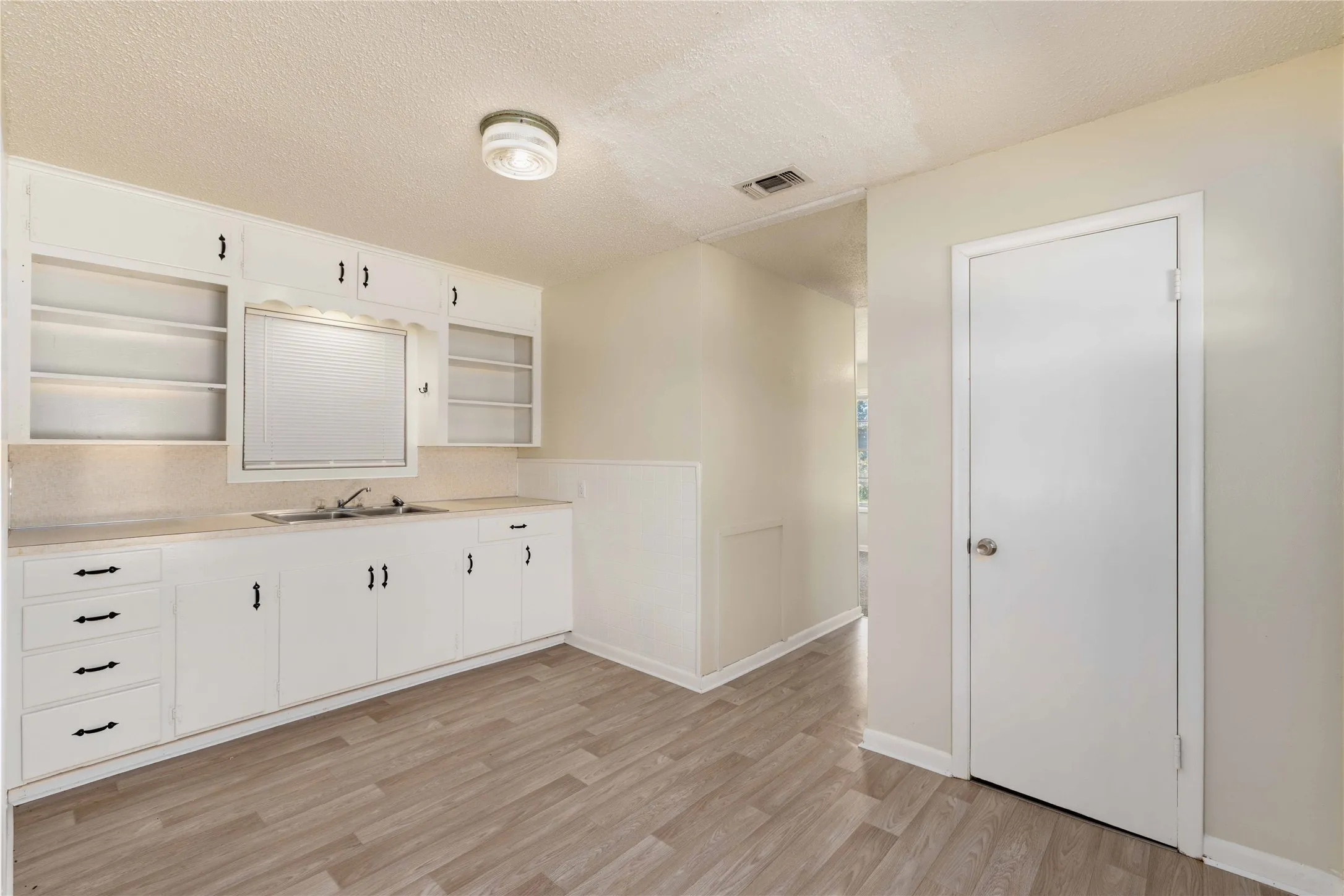 Single Family Residence For Sale in Brown County , 1301 15th Street, Brownwood, Texas 76801, 4 Bedroom, 3 Bathroom, 2 Garage spaces, 2,491 Sqft, built in 0, mls#21330342, Real Estate Agent in Brownwood, Homes For Sale in Brown county, Homes For Sale in Brownwood, Realtor in Brownwood Texas, Real Estate Brokerage Independent Realty Texas, Luminita Cordes Realtor