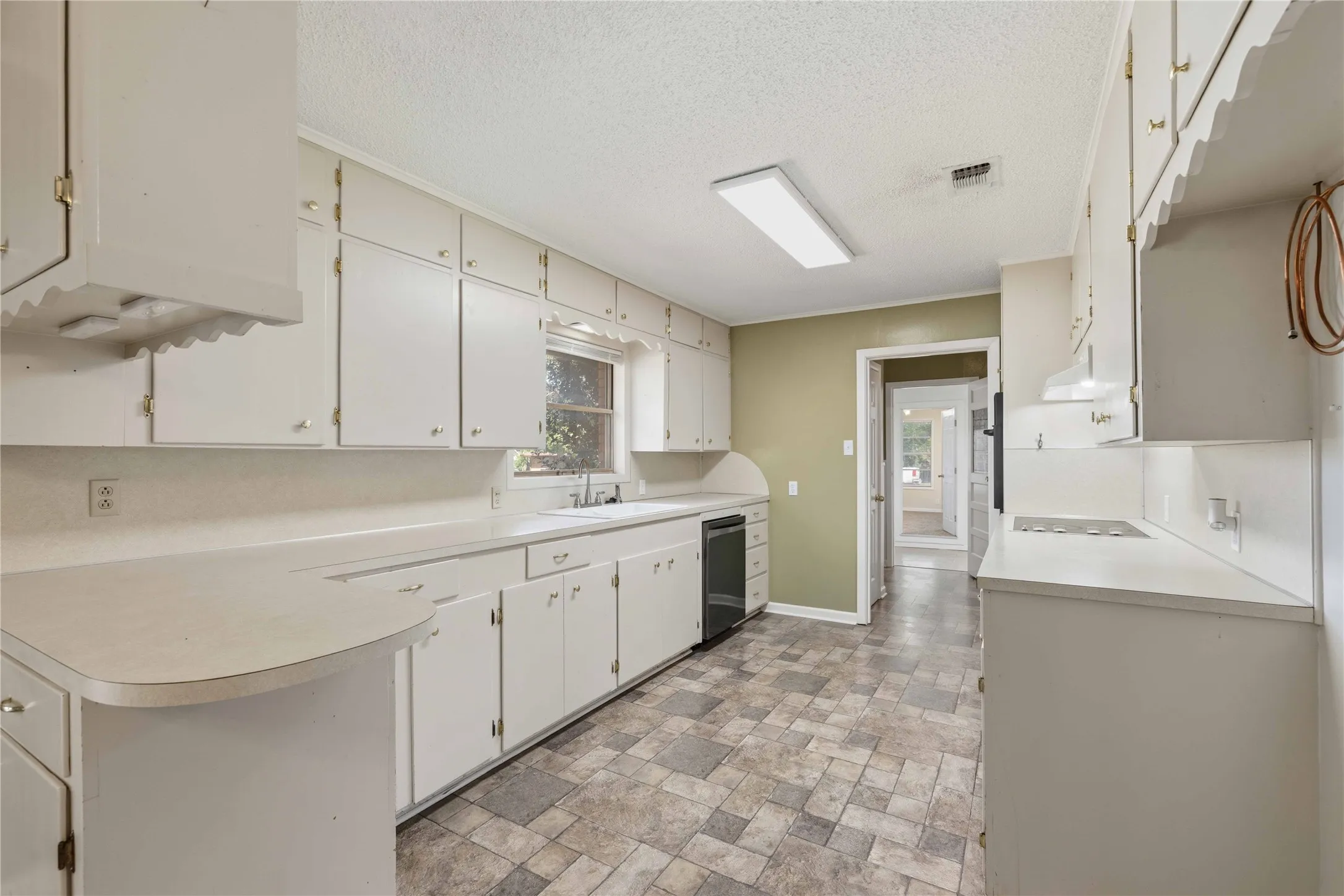 Single Family Residence For Sale in Brown County , 1301 15th Street, Brownwood, Texas 76801, 4 Bedroom, 3 Bathroom, 2 Garage spaces, 2,491 Sqft, built in 0, mls#21330342, Real Estate Agent in Brownwood, Homes For Sale in Brown county, Homes For Sale in Brownwood, Realtor in Brownwood Texas, Real Estate Brokerage Independent Realty Texas, Luminita Cordes Realtor