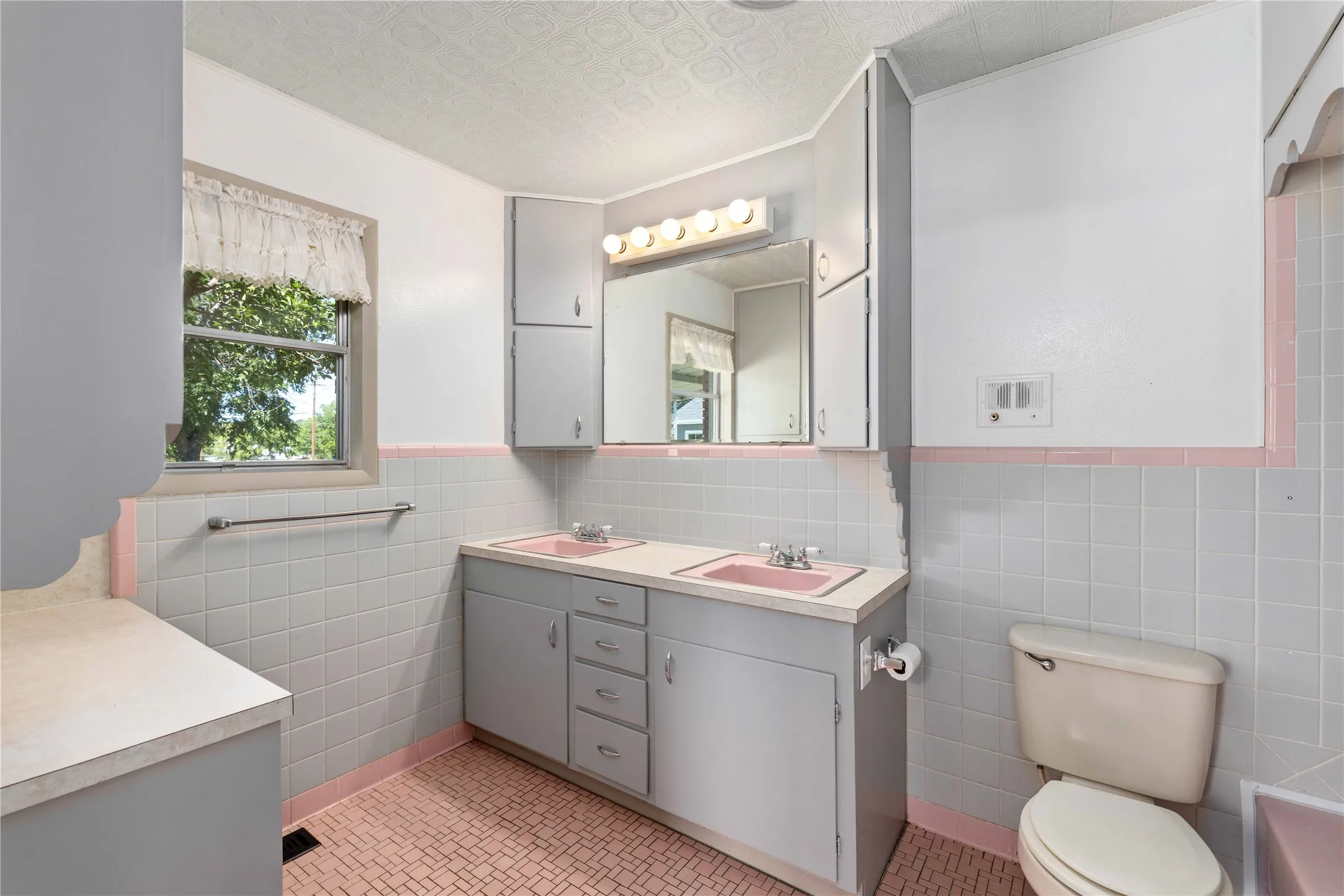 Single Family Residence For Sale in Brown County , 1301 15th Street, Brownwood, Texas 76801, 4 Bedroom, 3 Bathroom, 2 Garage spaces, 2,491 Sqft, built in 0, mls#21330342, Real Estate Agent in Brownwood, Homes For Sale in Brown county, Homes For Sale in Brownwood, Realtor in Brownwood Texas, Real Estate Brokerage Independent Realty Texas, Luminita Cordes Realtor