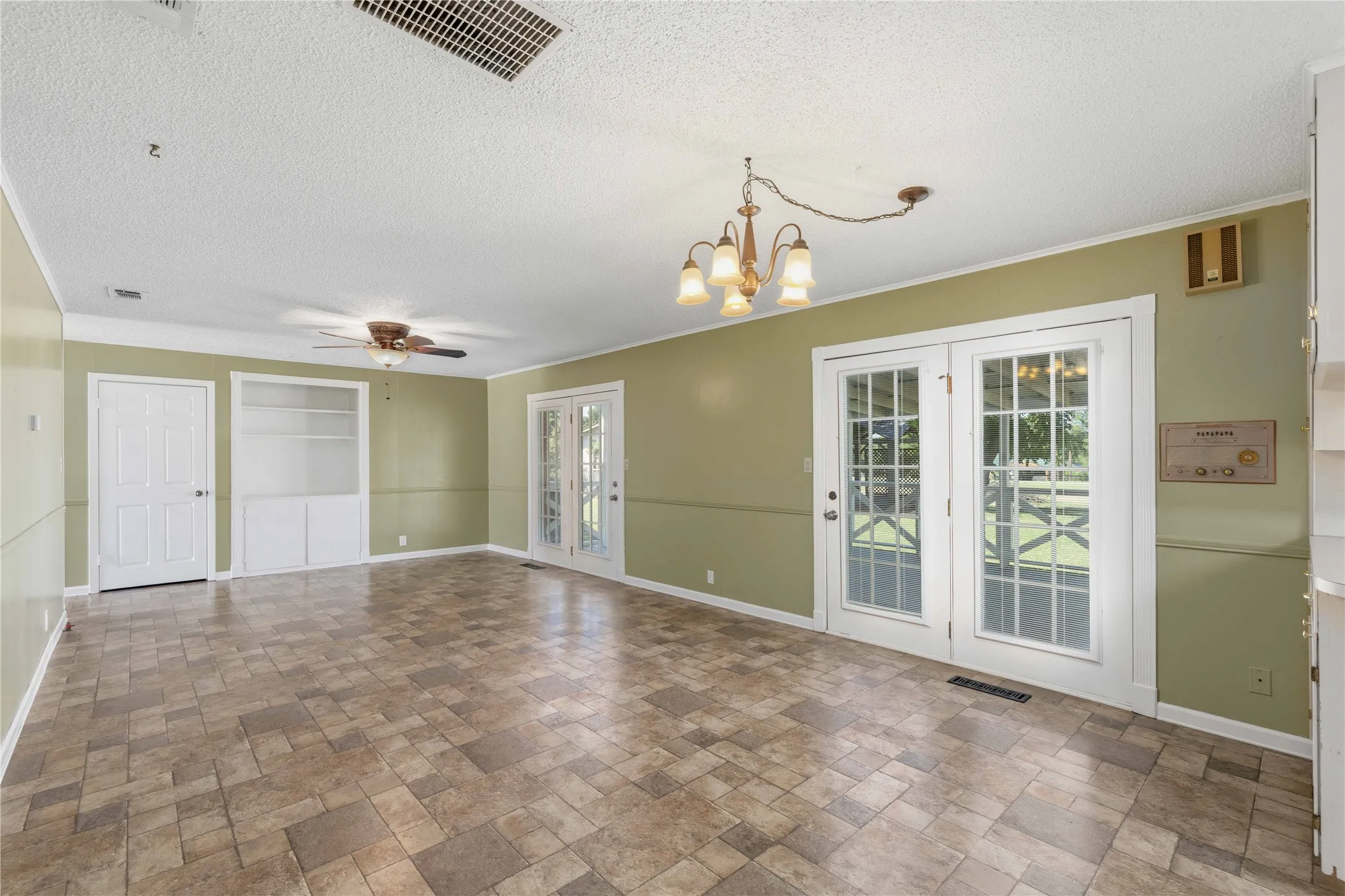 Single Family Residence For Sale in Brown County , 1301 15th Street, Brownwood, Texas 76801, 4 Bedroom, 3 Bathroom, 2 Garage spaces, 2,491 Sqft, built in 0, mls#21330342, Real Estate Agent in Brownwood, Homes For Sale in Brown county, Homes For Sale in Brownwood, Realtor in Brownwood Texas, Real Estate Brokerage Independent Realty Texas, Luminita Cordes Realtor