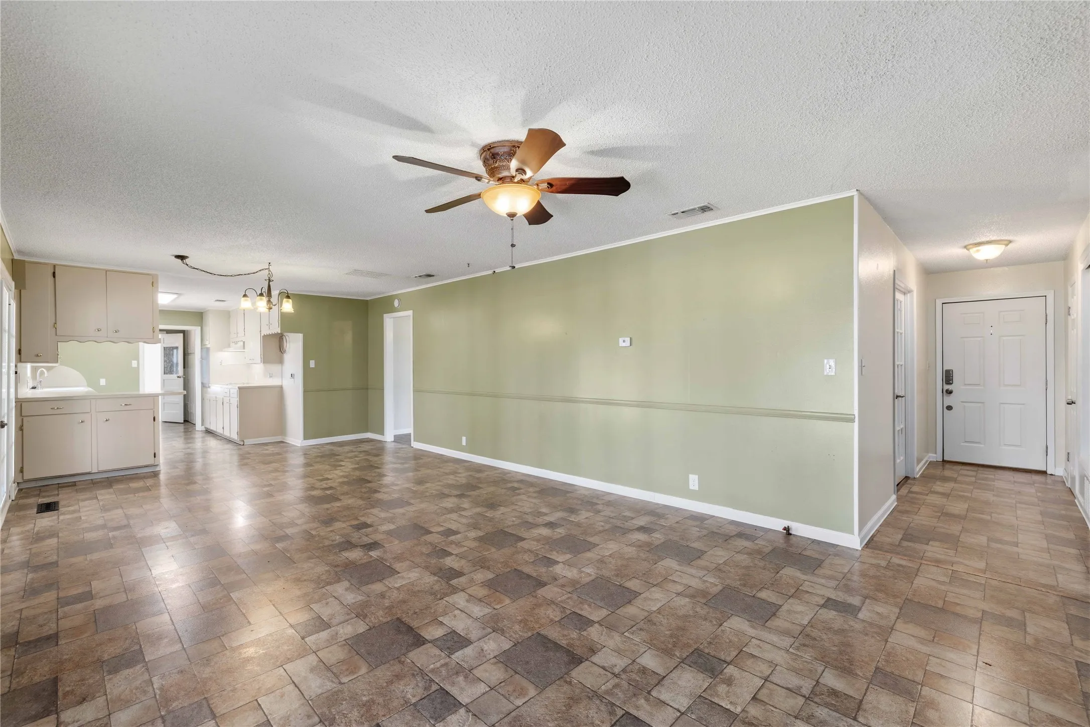 Single Family Residence For Sale in Brown County , 1301 15th Street, Brownwood, Texas 76801, 4 Bedroom, 3 Bathroom, 2 Garage spaces, 2,491 Sqft, built in 0, mls#21330342, Real Estate Agent in Brownwood, Homes For Sale in Brown county, Homes For Sale in Brownwood, Realtor in Brownwood Texas, Real Estate Brokerage Independent Realty Texas, Luminita Cordes Realtor