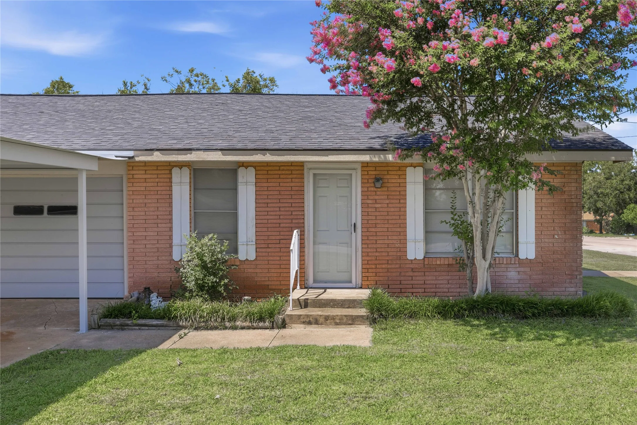 Single Family Residence For Sale in Brown County , 1301 15th Street, Brownwood, Texas 76801, 4 Bedroom, 3 Bathroom, 2 Garage spaces, 2,491 Sqft, built in 0, mls#21330342, Real Estate Agent in Brownwood, Homes For Sale in Brown county, Homes For Sale in Brownwood, Realtor in Brownwood Texas, Real Estate Brokerage Independent Realty Texas, Luminita Cordes Realtor