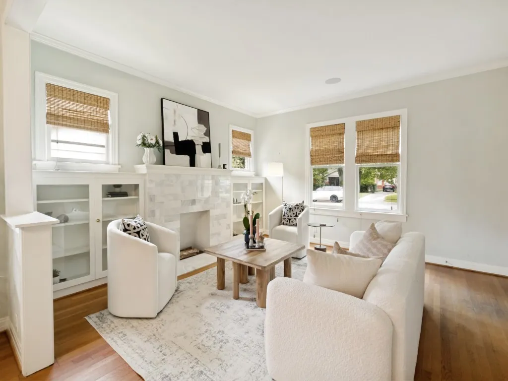 Single Family Residence For Sale in Dallas County , 5712 Mercedes Avenue, Dallas, Texas 75206, 2 Bedroom, 2 Bathroom, 1 Garage spaces, 1,771 Sqft, built in 1940, mls#21330326, Real Estate Agent in Dallas, Homes For Sale in Dallas county, Homes For Sale in Dallas, Realtor in Dallas Texas, Real Estate Brokerage Independent Realty Texas, Luminita Cordes Realtor