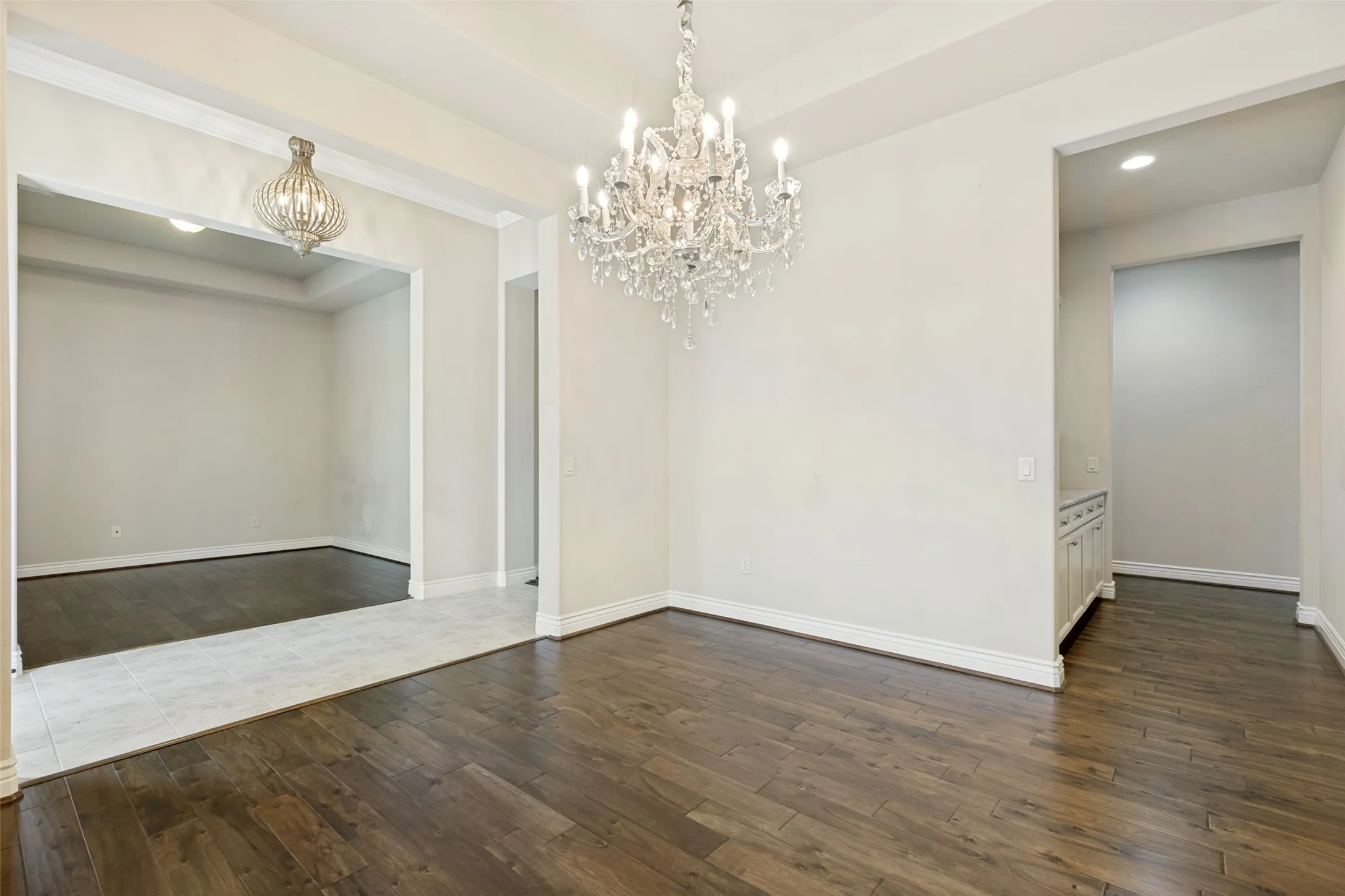 Single Family Residence For Sale in Denton County , 9805 Ironwood Drive, Denton, Texas 76207, 3 Bedroom, 5 Bathroom, 3 Garage spaces, 3,788 Sqft, built in 2017, mls#21330356, Real Estate Agent in Denton, Homes For Sale in Denton county, Homes For Sale in Denton, Realtor in Denton Texas, Real Estate Brokerage Independent Realty Texas, Luminita Cordes Realtor
