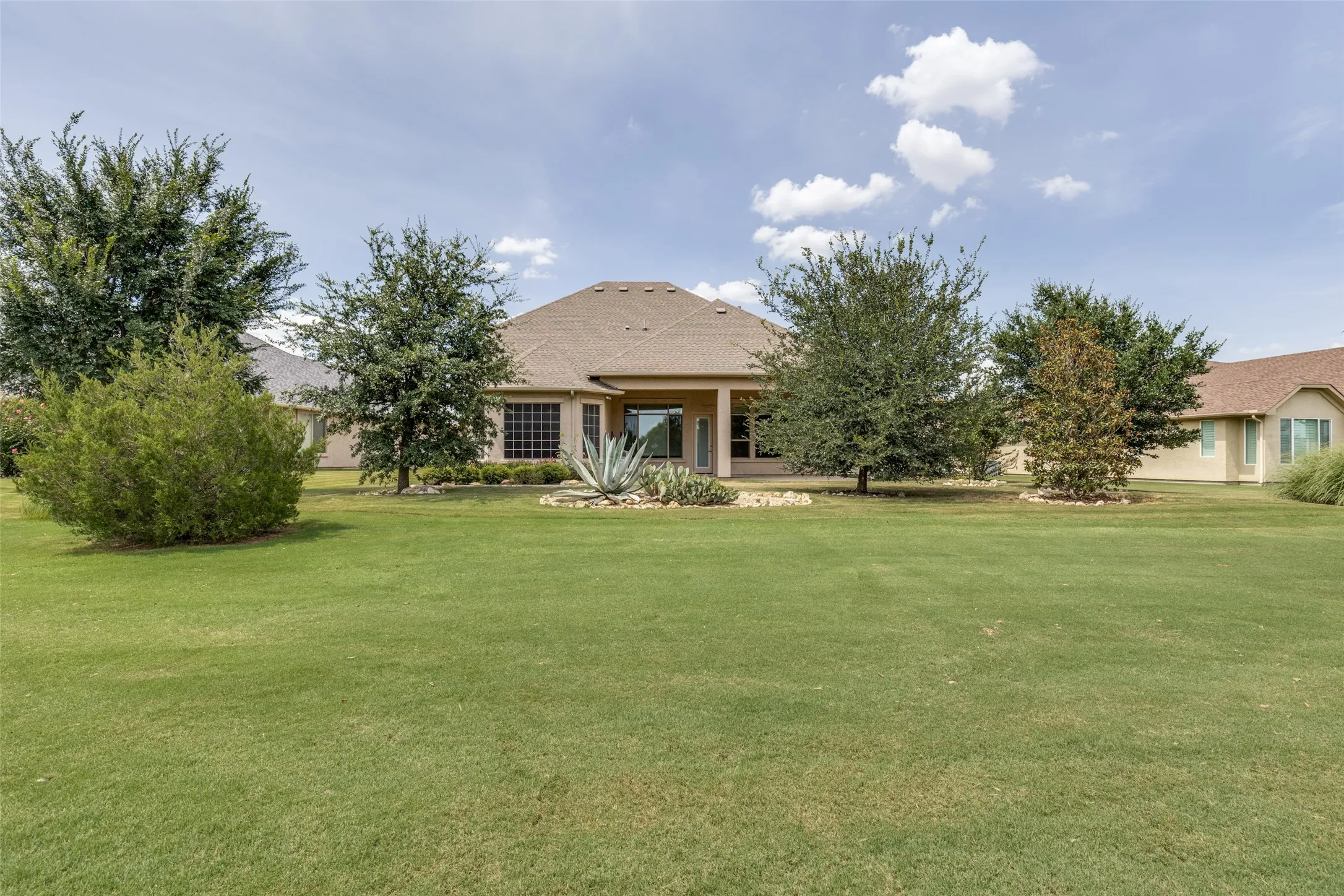 Single Family Residence For Sale in Denton County , 9805 Ironwood Drive, Denton, Texas 76207, 3 Bedroom, 5 Bathroom, 3 Garage spaces, 3,788 Sqft, built in 2017, mls#21330356, Real Estate Agent in Denton, Homes For Sale in Denton county, Homes For Sale in Denton, Realtor in Denton Texas, Real Estate Brokerage Independent Realty Texas, Luminita Cordes Realtor