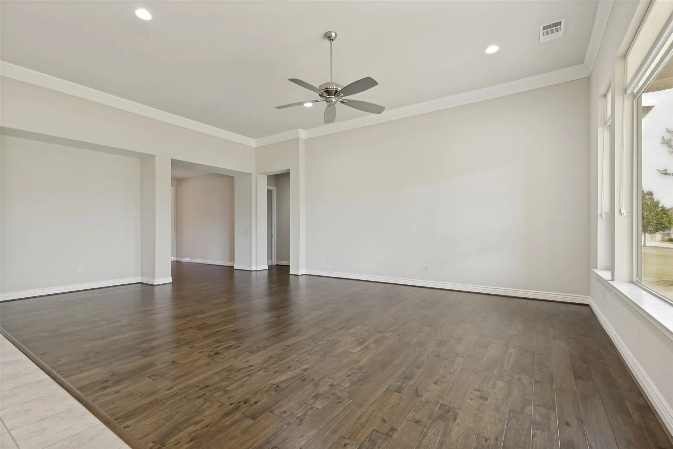 Single Family Residence For Sale in Denton County , 9805 Ironwood Drive, Denton, Texas 76207, 3 Bedroom, 5 Bathroom, 3 Garage spaces, 3,788 Sqft, built in 2017, mls#21330356, Real Estate Agent in Denton, Homes For Sale in Denton county, Homes For Sale in Denton, Realtor in Denton Texas, Real Estate Brokerage Independent Realty Texas, Luminita Cordes Realtor