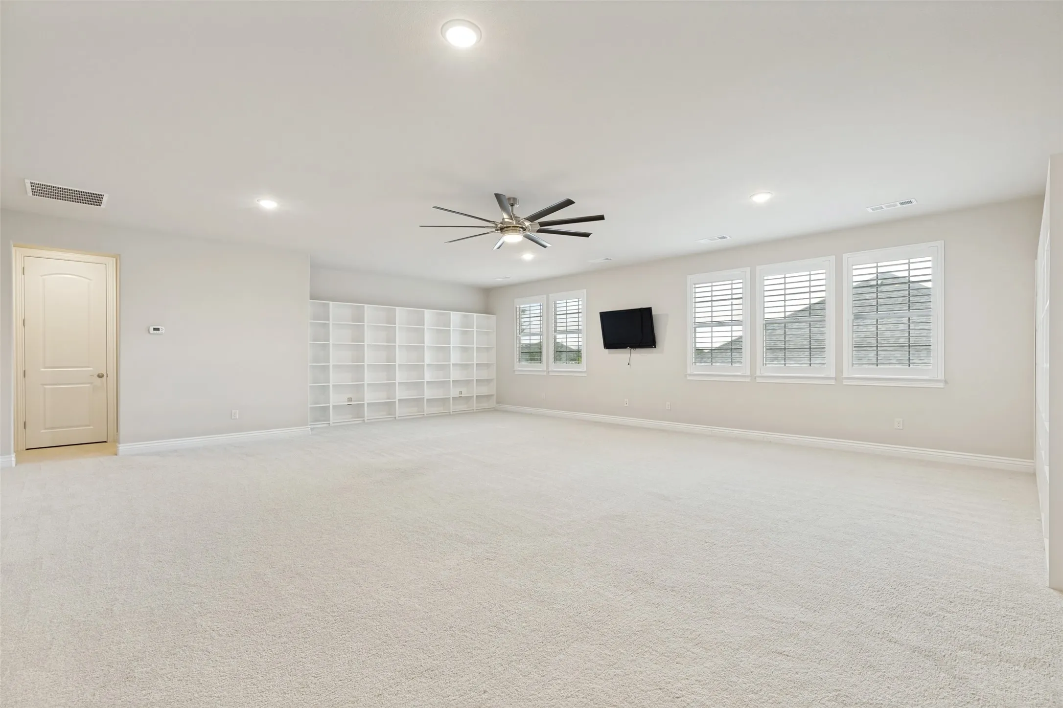 Single Family Residence For Sale in Denton County , 9805 Ironwood Drive, Denton, Texas 76207, 3 Bedroom, 5 Bathroom, 3 Garage spaces, 3,788 Sqft, built in 2017, mls#21330356, Real Estate Agent in Denton, Homes For Sale in Denton county, Homes For Sale in Denton, Realtor in Denton Texas, Real Estate Brokerage Independent Realty Texas, Luminita Cordes Realtor