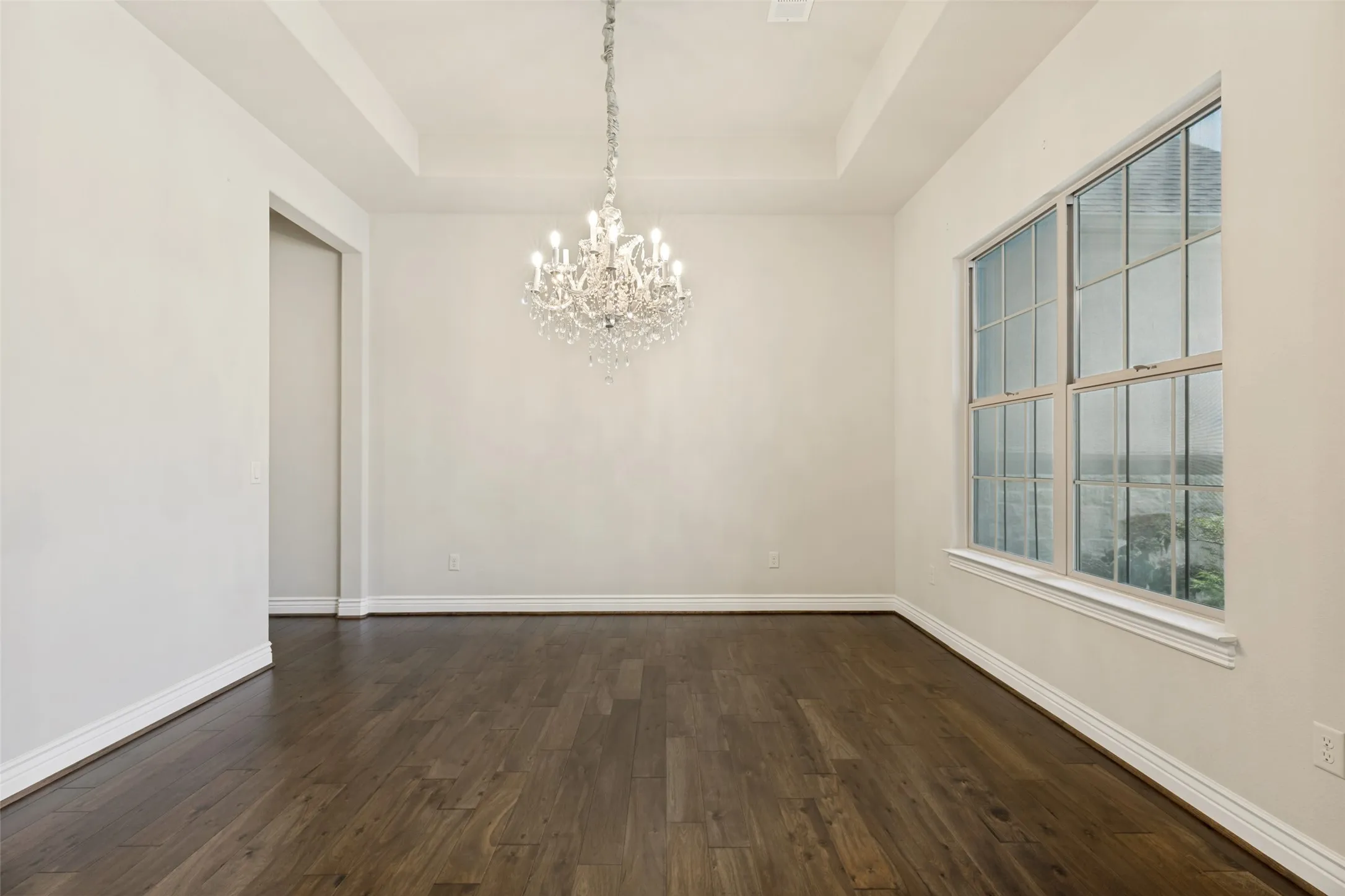Single Family Residence For Sale in Denton County , 9805 Ironwood Drive, Denton, Texas 76207, 3 Bedroom, 5 Bathroom, 3 Garage spaces, 3,788 Sqft, built in 2017, mls#21330356, Real Estate Agent in Denton, Homes For Sale in Denton county, Homes For Sale in Denton, Realtor in Denton Texas, Real Estate Brokerage Independent Realty Texas, Luminita Cordes Realtor