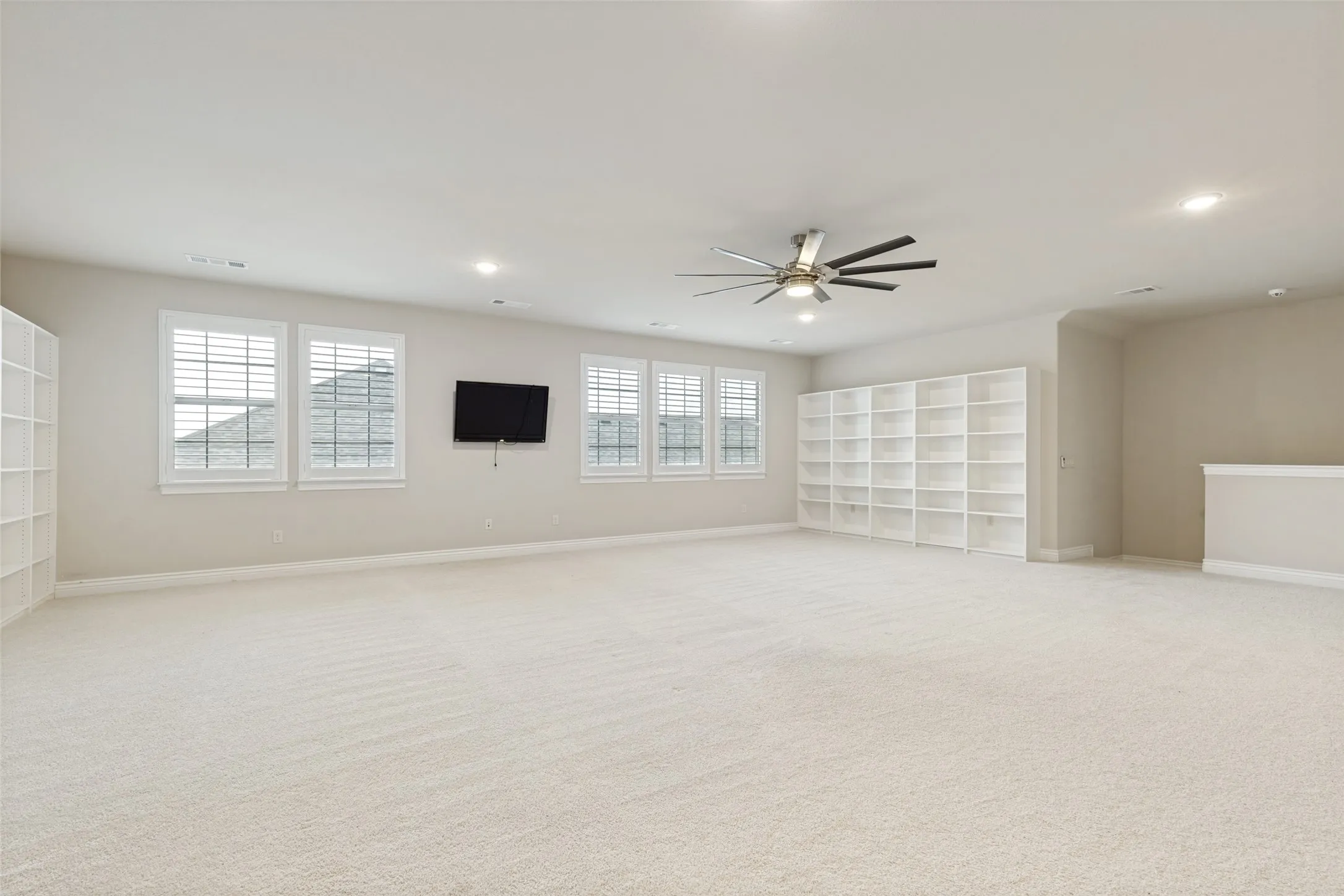 Single Family Residence For Sale in Denton County , 9805 Ironwood Drive, Denton, Texas 76207, 3 Bedroom, 5 Bathroom, 3 Garage spaces, 3,788 Sqft, built in 2017, mls#21330356, Real Estate Agent in Denton, Homes For Sale in Denton county, Homes For Sale in Denton, Realtor in Denton Texas, Real Estate Brokerage Independent Realty Texas, Luminita Cordes Realtor