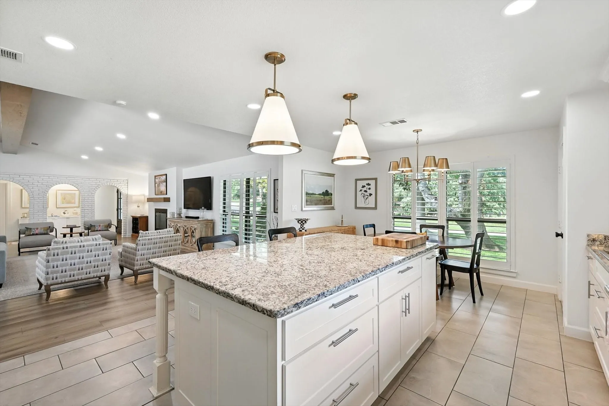Single Family Residence For Sale in Denton County , 3201 Carmel Street, Denton, Texas 76205, 5 Bedroom, 4 Bathroom, 2 Garage spaces, 3,645 Sqft, built in 1968, mls#21330360, Real Estate Agent in Denton, Homes For Sale in Denton county, Homes For Sale in Denton, Realtor in Denton Texas, Real Estate Brokerage Independent Realty Texas, Luminita Cordes Realtor