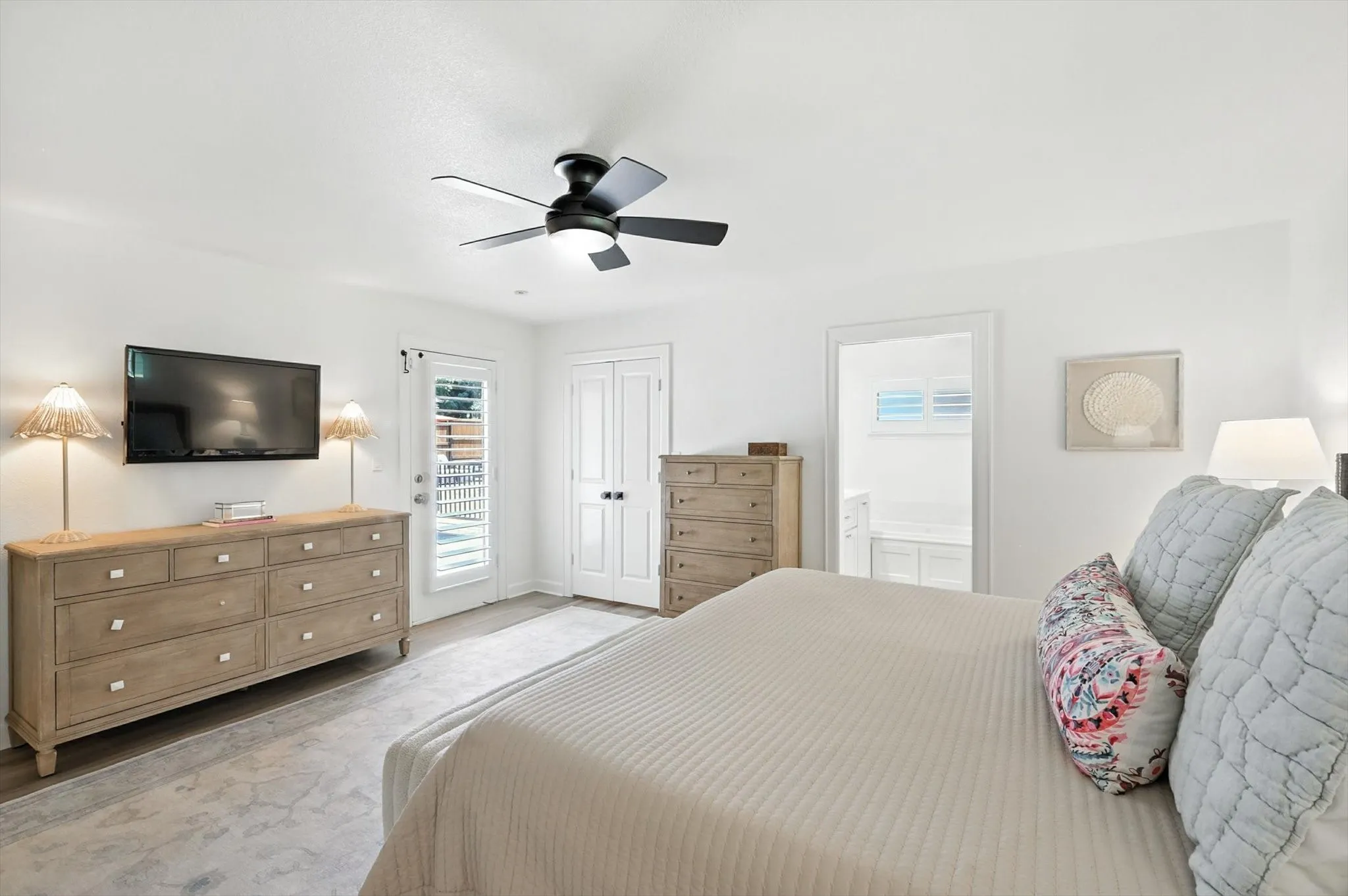 Single Family Residence For Sale in Denton County , 3201 Carmel Street, Denton, Texas 76205, 5 Bedroom, 4 Bathroom, 2 Garage spaces, 3,645 Sqft, built in 1968, mls#21330360, Real Estate Agent in Denton, Homes For Sale in Denton county, Homes For Sale in Denton, Realtor in Denton Texas, Real Estate Brokerage Independent Realty Texas, Luminita Cordes Realtor