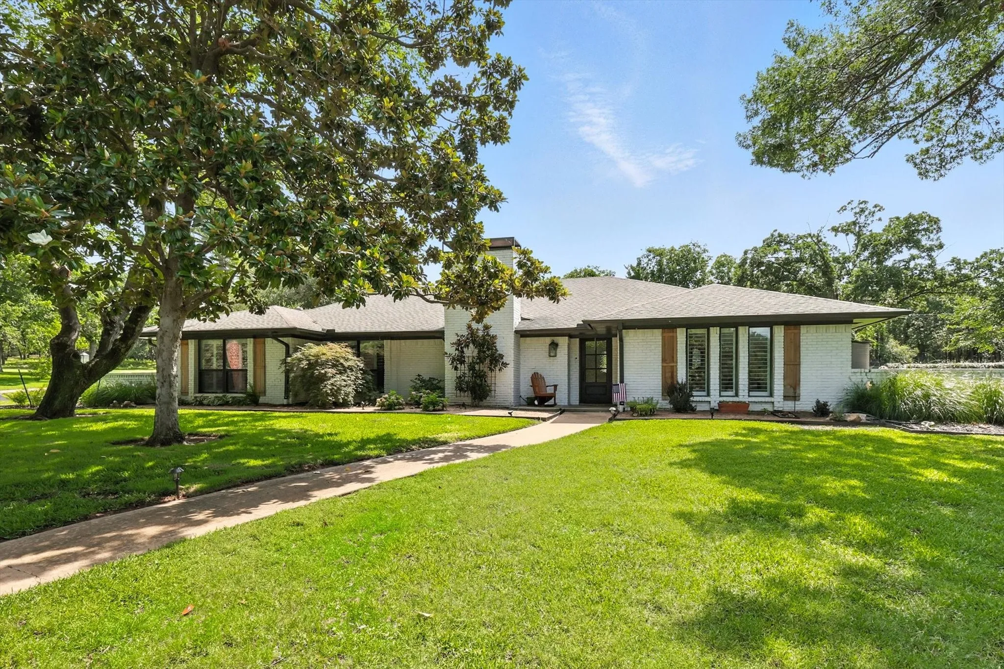 Single Family Residence For Sale in Denton County , 3201 Carmel Street, Denton, Texas 76205, 5 Bedroom, 4 Bathroom, 2 Garage spaces, 3,645 Sqft, built in 1968, mls#21330360, Real Estate Agent in Denton, Homes For Sale in Denton county, Homes For Sale in Denton, Realtor in Denton Texas, Real Estate Brokerage Independent Realty Texas, Luminita Cordes Realtor