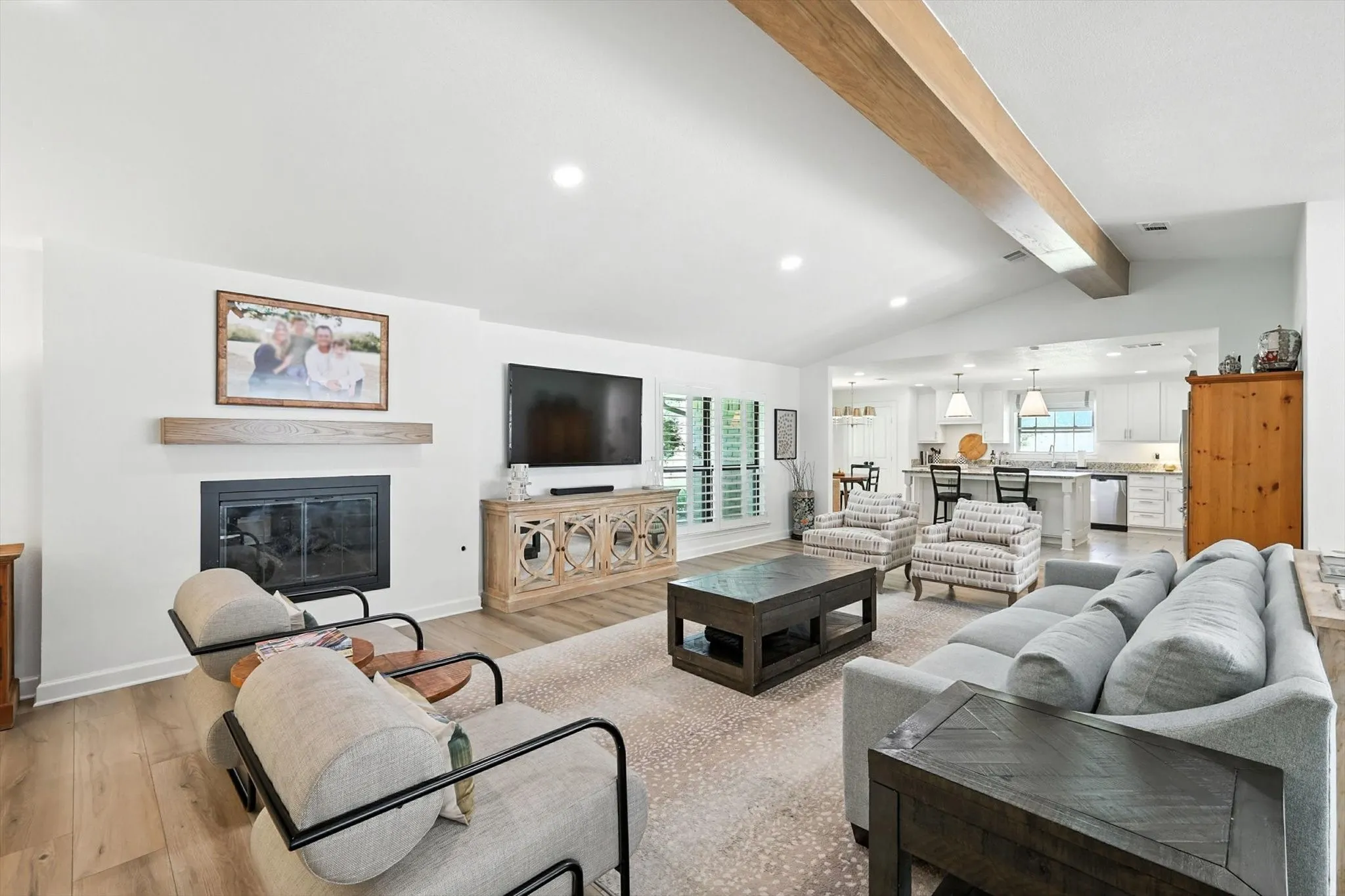Single Family Residence For Sale in Denton County , 3201 Carmel Street, Denton, Texas 76205, 5 Bedroom, 4 Bathroom, 2 Garage spaces, 3,645 Sqft, built in 1968, mls#21330360, Real Estate Agent in Denton, Homes For Sale in Denton county, Homes For Sale in Denton, Realtor in Denton Texas, Real Estate Brokerage Independent Realty Texas, Luminita Cordes Realtor