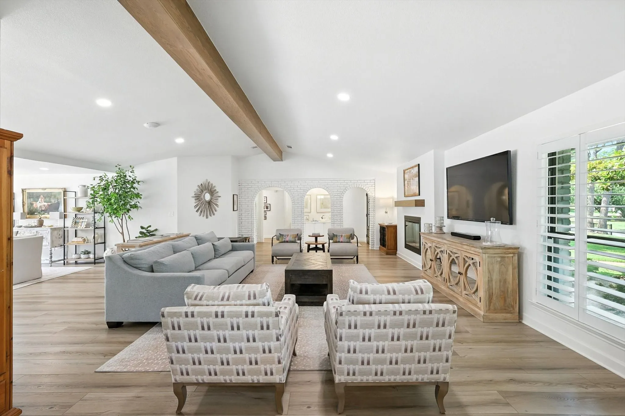 Single Family Residence For Sale in Denton County , 3201 Carmel Street, Denton, Texas 76205, 5 Bedroom, 4 Bathroom, 2 Garage spaces, 3,645 Sqft, built in 1968, mls#21330360, Real Estate Agent in Denton, Homes For Sale in Denton county, Homes For Sale in Denton, Realtor in Denton Texas, Real Estate Brokerage Independent Realty Texas, Luminita Cordes Realtor