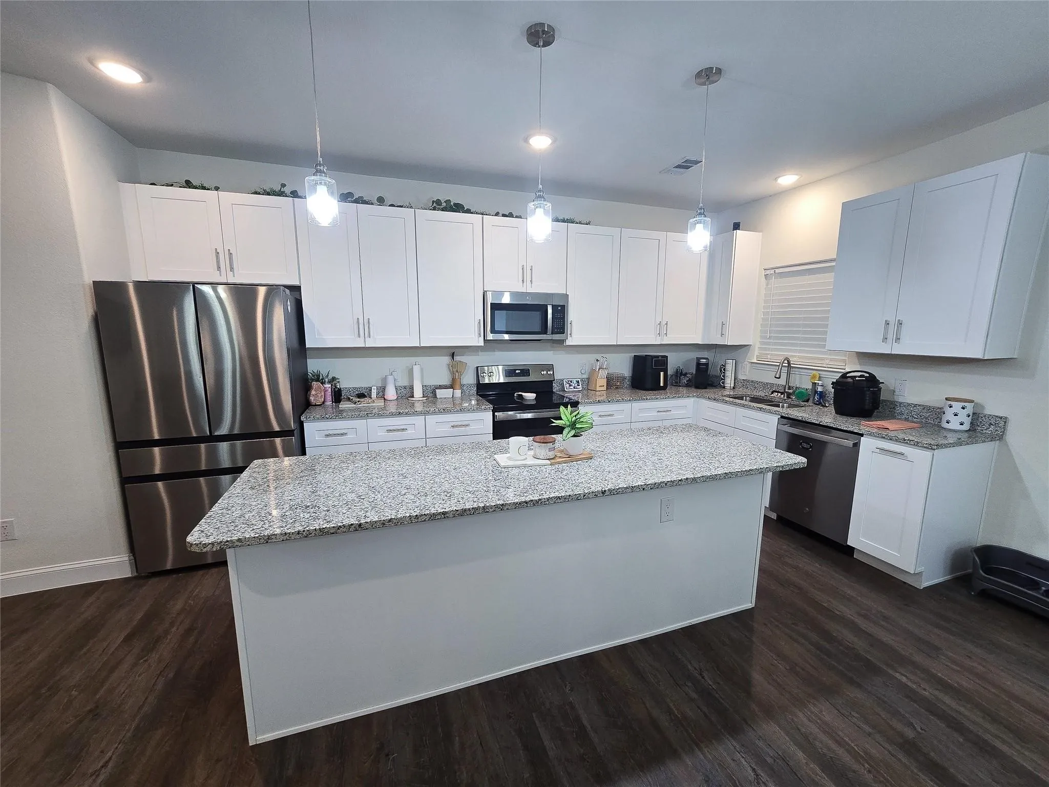 Single Family Residence For Sale in Hood County , 5111 San Marcos Court, Granbury, Texas 76048, 3 Bedroom, 2 Bathroom, 2 Garage spaces, 1,656 Sqft, built in 2022, mls#21330367, Real Estate Agent in Granbury, Homes For Sale in Hood county, Homes For Sale in Granbury, Realtor in Granbury Texas, Real Estate Brokerage Independent Realty Texas, Luminita Cordes Realtor