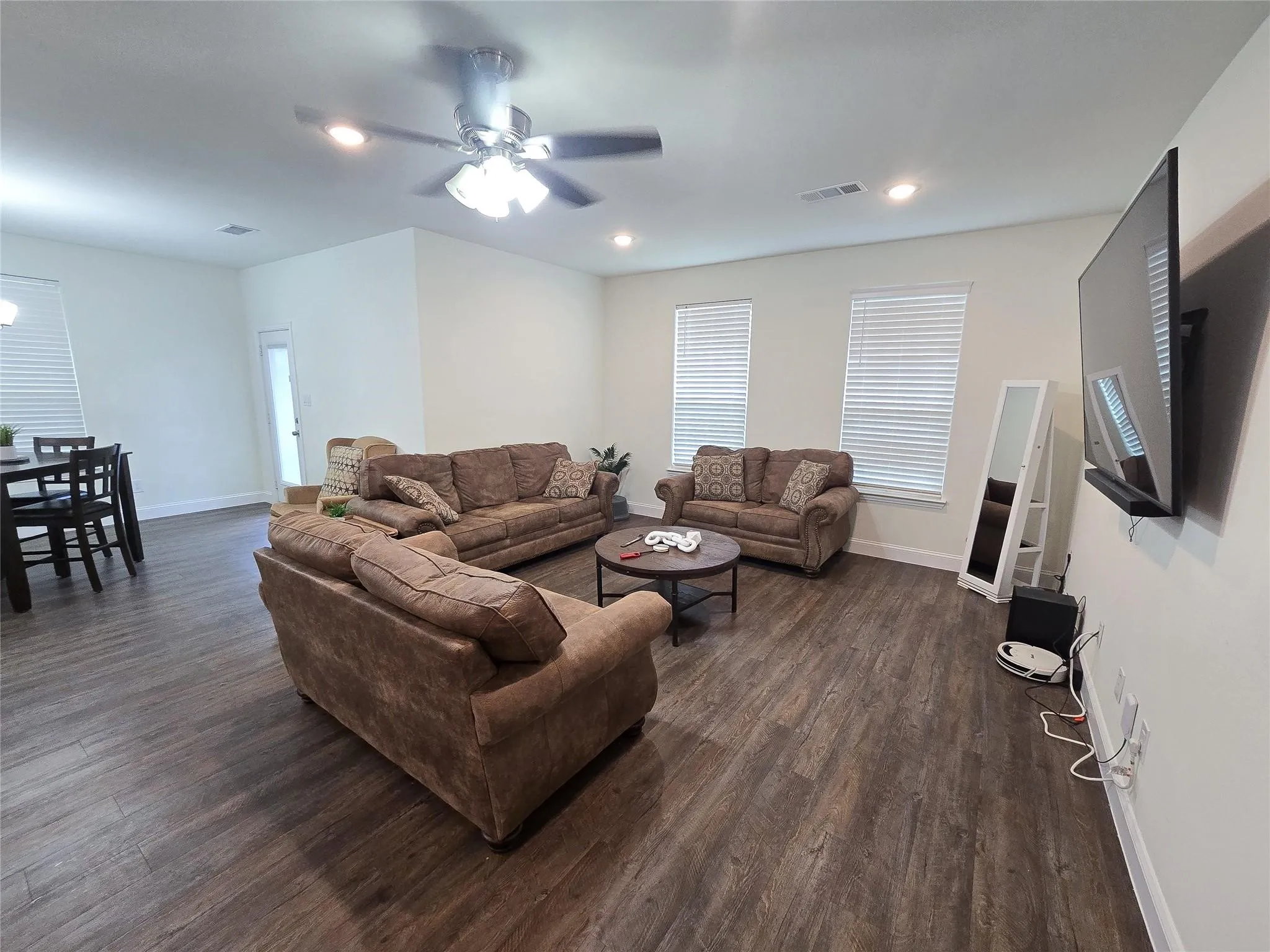 Single Family Residence For Sale in Hood County , 5111 San Marcos Court, Granbury, Texas 76048, 3 Bedroom, 2 Bathroom, 2 Garage spaces, 1,656 Sqft, built in 2022, mls#21330367, Real Estate Agent in Granbury, Homes For Sale in Hood county, Homes For Sale in Granbury, Realtor in Granbury Texas, Real Estate Brokerage Independent Realty Texas, Luminita Cordes Realtor