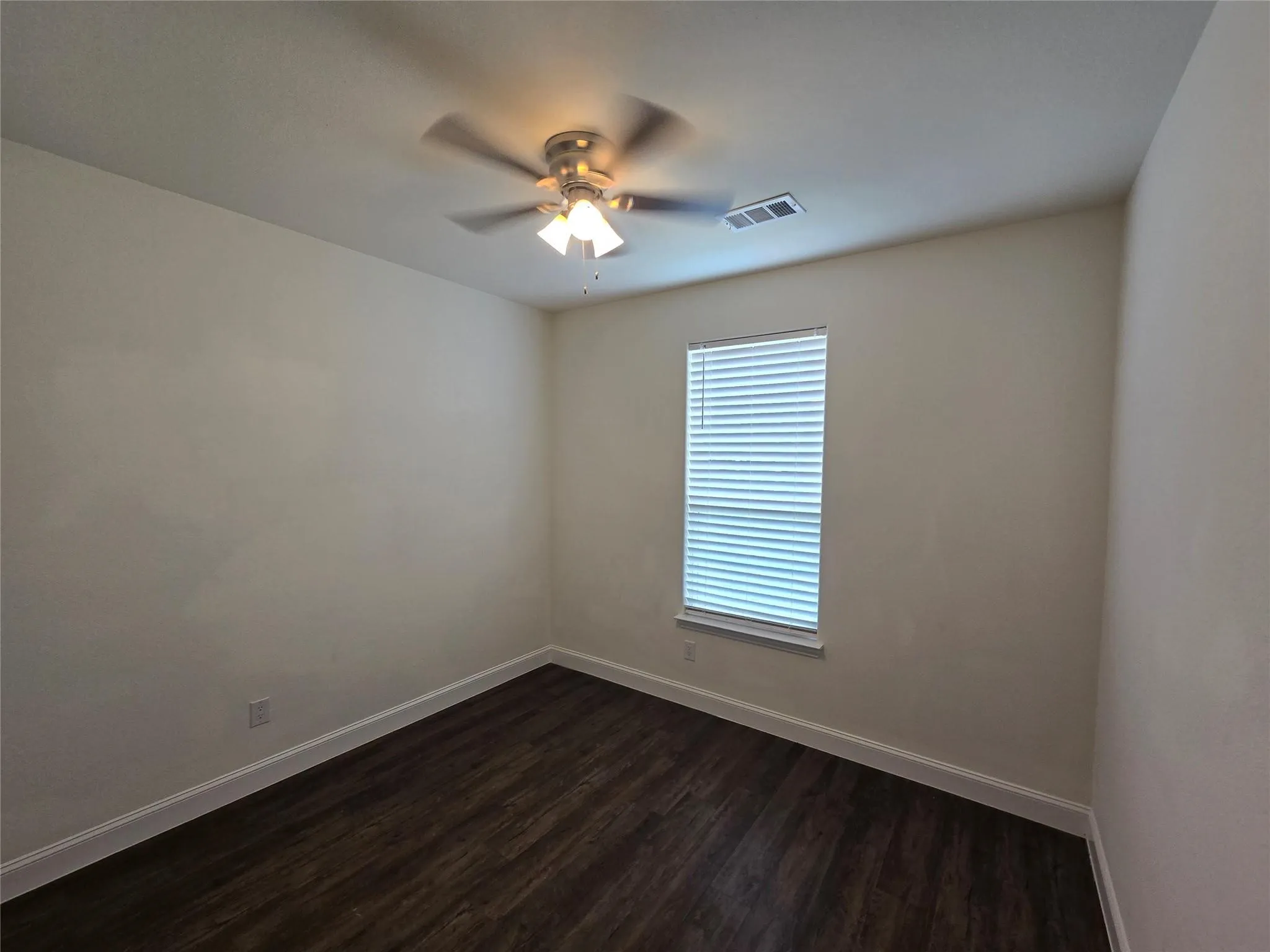 Single Family Residence For Sale in Hood County , 5111 San Marcos Court, Granbury, Texas 76048, 3 Bedroom, 2 Bathroom, 2 Garage spaces, 1,656 Sqft, built in 2022, mls#21330367, Real Estate Agent in Granbury, Homes For Sale in Hood county, Homes For Sale in Granbury, Realtor in Granbury Texas, Real Estate Brokerage Independent Realty Texas, Luminita Cordes Realtor