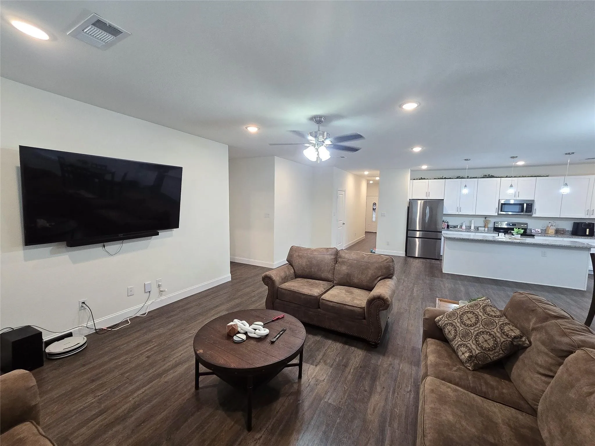 Single Family Residence For Sale in Hood County , 5111 San Marcos Court, Granbury, Texas 76048, 3 Bedroom, 2 Bathroom, 2 Garage spaces, 1,656 Sqft, built in 2022, mls#21330367, Real Estate Agent in Granbury, Homes For Sale in Hood county, Homes For Sale in Granbury, Realtor in Granbury Texas, Real Estate Brokerage Independent Realty Texas, Luminita Cordes Realtor