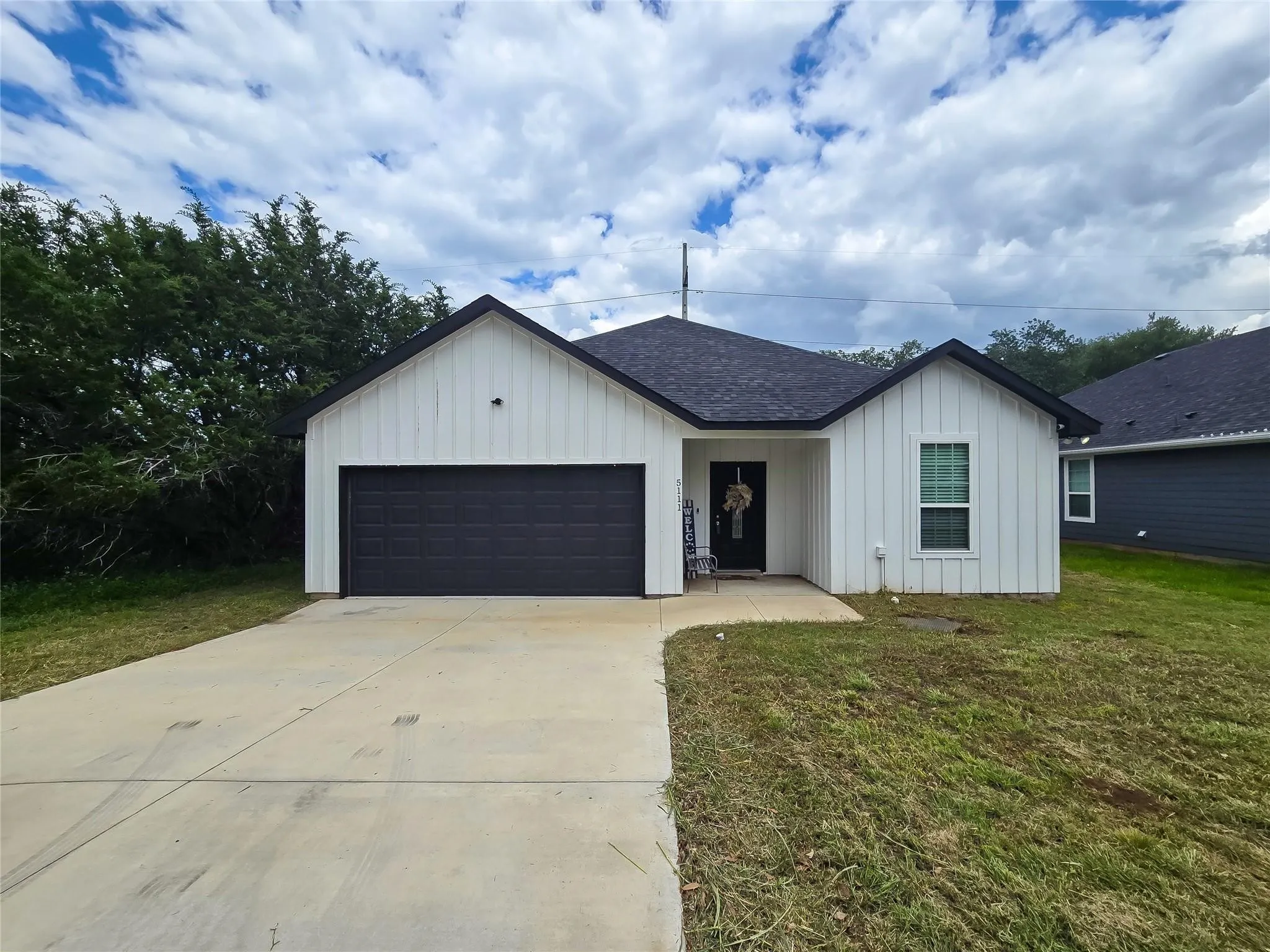 Single Family Residence For Sale in Hood County , 5111 San Marcos Court, Granbury, Texas 76048, 3 Bedroom, 2 Bathroom, 2 Garage spaces, 1,656 Sqft, built in 2022, mls#21330367, Real Estate Agent in Granbury, Homes For Sale in Hood county, Homes For Sale in Granbury, Realtor in Granbury Texas, Real Estate Brokerage Independent Realty Texas, Luminita Cordes Realtor