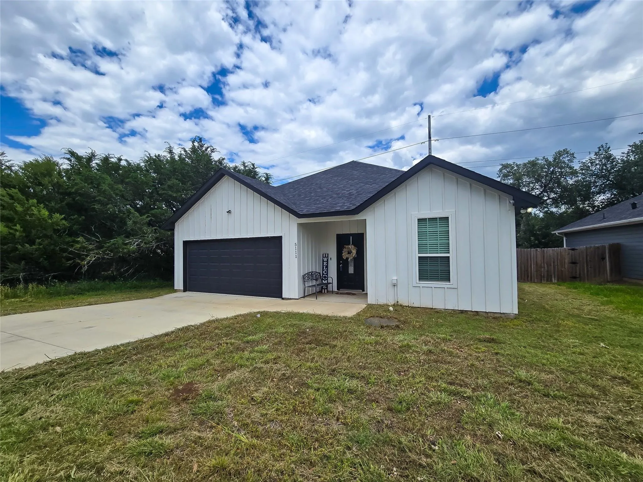 Single Family Residence For Sale in Hood County , 5111 San Marcos Court, Granbury, Texas 76048, 3 Bedroom, 2 Bathroom, 2 Garage spaces, 1,656 Sqft, built in 2022, mls#21330367, Real Estate Agent in Granbury, Homes For Sale in Hood county, Homes For Sale in Granbury, Realtor in Granbury Texas, Real Estate Brokerage Independent Realty Texas, Luminita Cordes Realtor