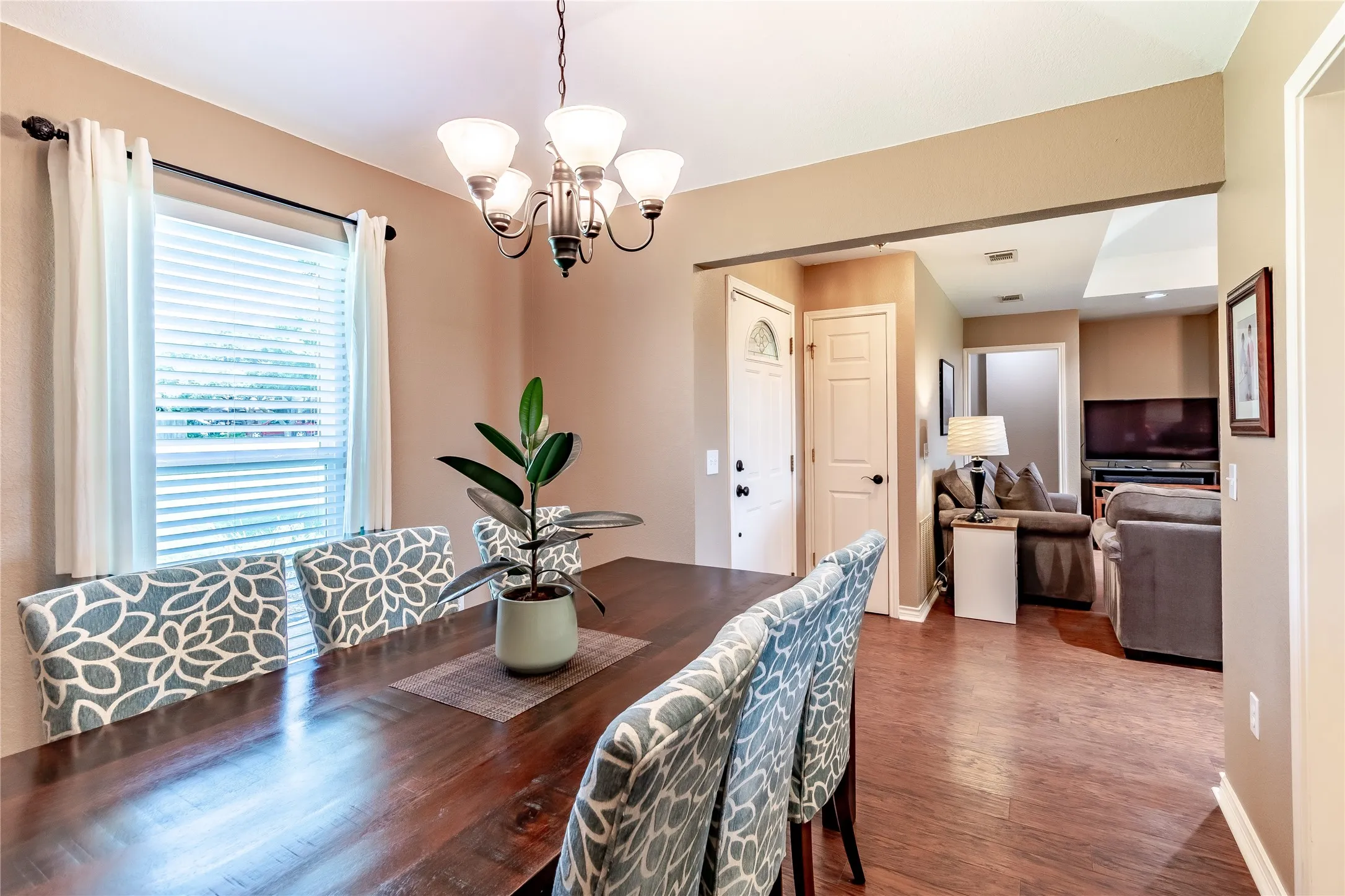 Single Family Residence For Sale in Rockwall County , 2021 Sunny Circle, Rockwall, Texas 75032, 4 Bedroom, 3 Bathroom, 2 Garage spaces, 2,764 Sqft, built in 1999, mls#21330369, Real Estate Agent in Rockwall, Homes For Sale in Rockwall county, Homes For Sale in Rockwall, Realtor in Rockwall Texas, Real Estate Brokerage Independent Realty Texas, Luminita Cordes Realtor