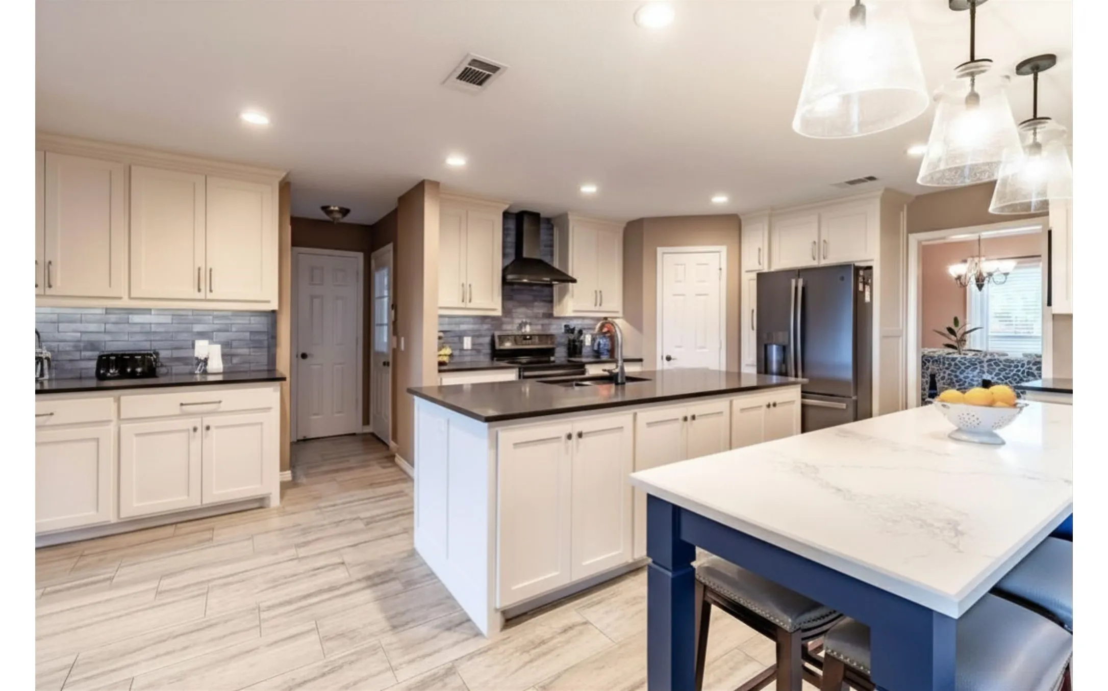 Single Family Residence For Sale in Rockwall County , 2021 Sunny Circle, Rockwall, Texas 75032, 4 Bedroom, 3 Bathroom, 2 Garage spaces, 2,764 Sqft, built in 1999, mls#21330369, Real Estate Agent in Rockwall, Homes For Sale in Rockwall county, Homes For Sale in Rockwall, Realtor in Rockwall Texas, Real Estate Brokerage Independent Realty Texas, Luminita Cordes Realtor