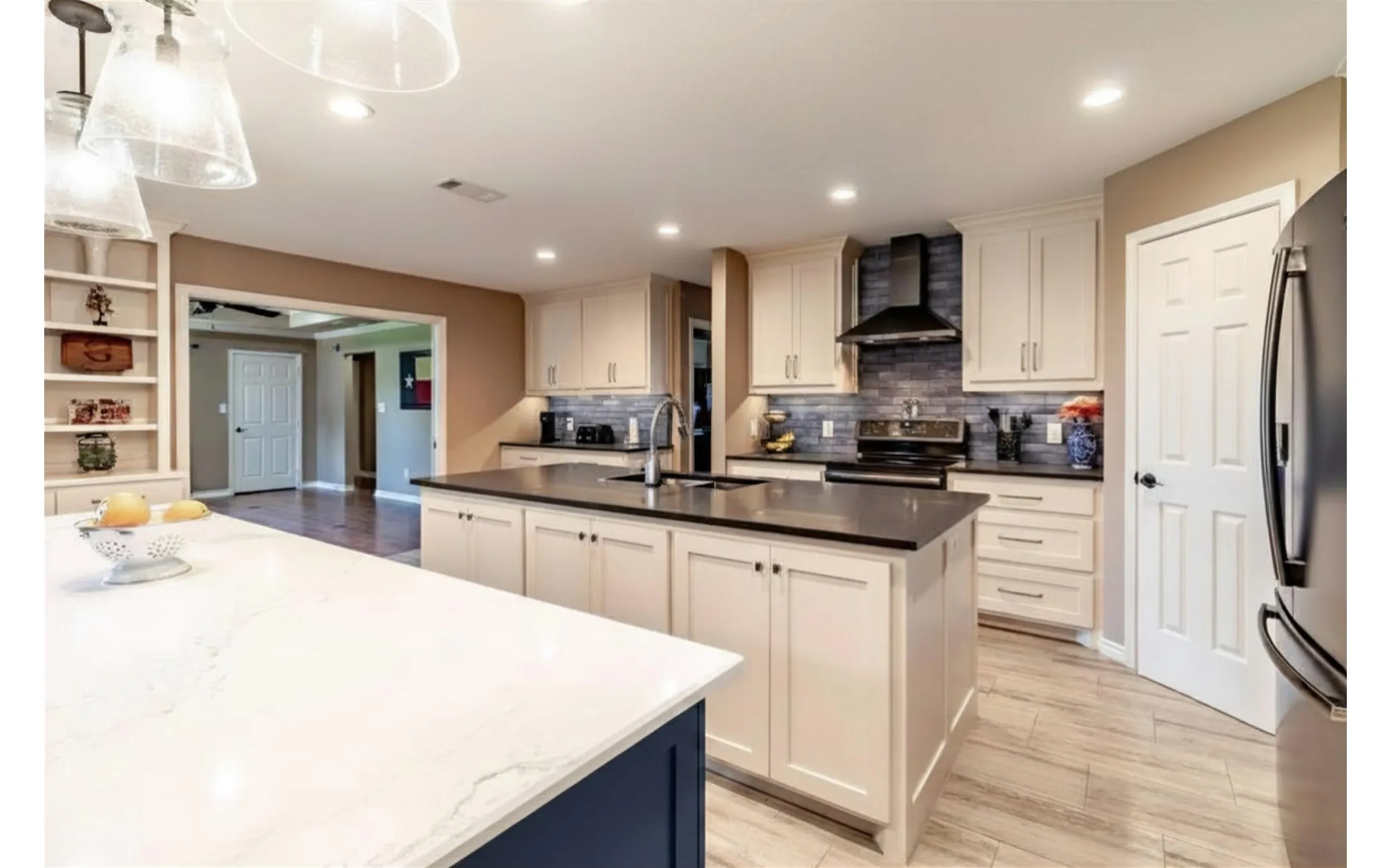 Single Family Residence For Sale in Rockwall County , 2021 Sunny Circle, Rockwall, Texas 75032, 4 Bedroom, 3 Bathroom, 2 Garage spaces, 2,764 Sqft, built in 1999, mls#21330369, Real Estate Agent in Rockwall, Homes For Sale in Rockwall county, Homes For Sale in Rockwall, Realtor in Rockwall Texas, Real Estate Brokerage Independent Realty Texas, Luminita Cordes Realtor