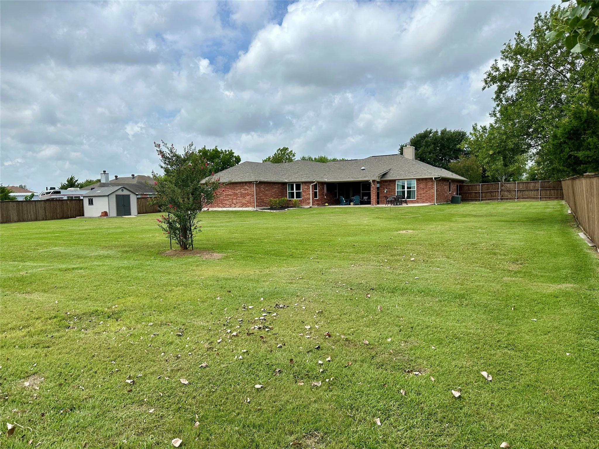 Single Family Residence For Sale in Rockwall County , 2021 Sunny Circle, Rockwall, Texas 75032, 4 Bedroom, 3 Bathroom, 2 Garage spaces, 2,764 Sqft, built in 1999, mls#21330369, Real Estate Agent in Rockwall, Homes For Sale in Rockwall county, Homes For Sale in Rockwall, Realtor in Rockwall Texas, Real Estate Brokerage Independent Realty Texas, Luminita Cordes Realtor