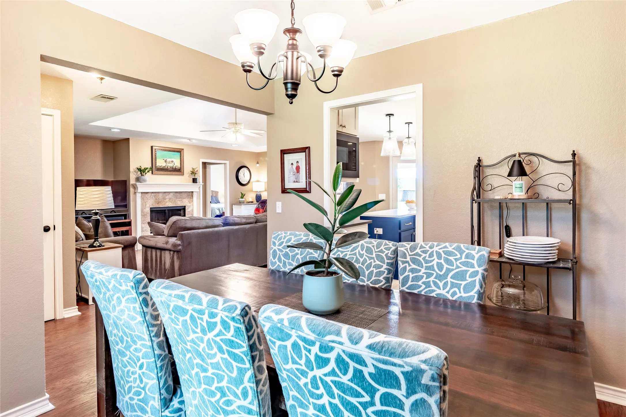 Single Family Residence For Sale in Rockwall County , 2021 Sunny Circle, Rockwall, Texas 75032, 4 Bedroom, 3 Bathroom, 2 Garage spaces, 2,764 Sqft, built in 1999, mls#21330369, Real Estate Agent in Rockwall, Homes For Sale in Rockwall county, Homes For Sale in Rockwall, Realtor in Rockwall Texas, Real Estate Brokerage Independent Realty Texas, Luminita Cordes Realtor