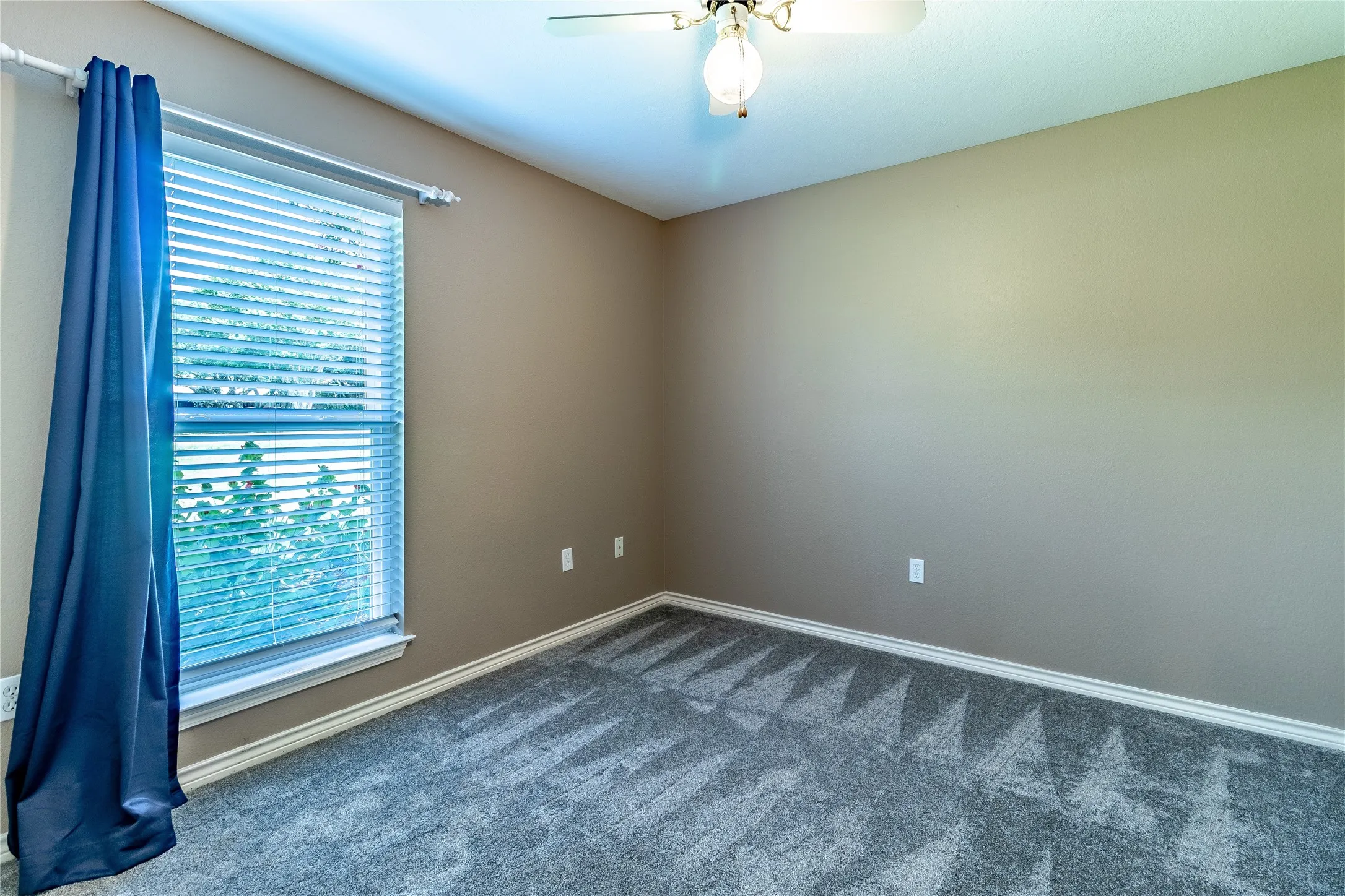 Single Family Residence For Sale in Rockwall County , 2021 Sunny Circle, Rockwall, Texas 75032, 4 Bedroom, 3 Bathroom, 2 Garage spaces, 2,764 Sqft, built in 1999, mls#21330369, Real Estate Agent in Rockwall, Homes For Sale in Rockwall county, Homes For Sale in Rockwall, Realtor in Rockwall Texas, Real Estate Brokerage Independent Realty Texas, Luminita Cordes Realtor