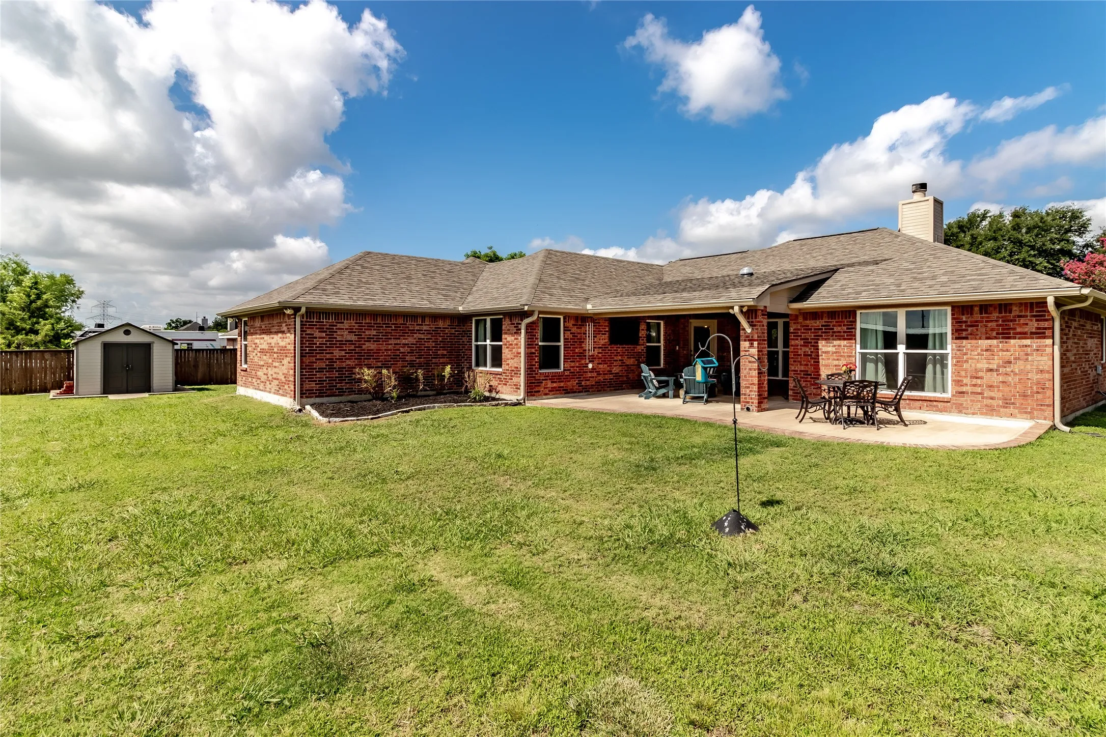 Single Family Residence For Sale in Rockwall County , 2021 Sunny Circle, Rockwall, Texas 75032, 4 Bedroom, 3 Bathroom, 2 Garage spaces, 2,764 Sqft, built in 1999, mls#21330369, Real Estate Agent in Rockwall, Homes For Sale in Rockwall county, Homes For Sale in Rockwall, Realtor in Rockwall Texas, Real Estate Brokerage Independent Realty Texas, Luminita Cordes Realtor