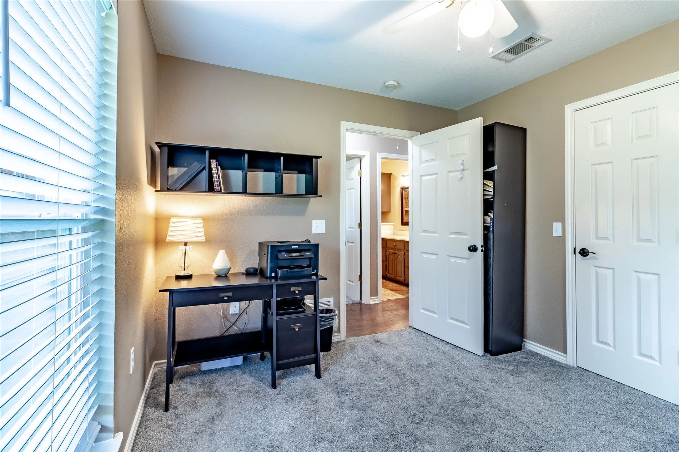 Single Family Residence For Sale in Rockwall County , 2021 Sunny Circle, Rockwall, Texas 75032, 4 Bedroom, 3 Bathroom, 2 Garage spaces, 2,764 Sqft, built in 1999, mls#21330369, Real Estate Agent in Rockwall, Homes For Sale in Rockwall county, Homes For Sale in Rockwall, Realtor in Rockwall Texas, Real Estate Brokerage Independent Realty Texas, Luminita Cordes Realtor
