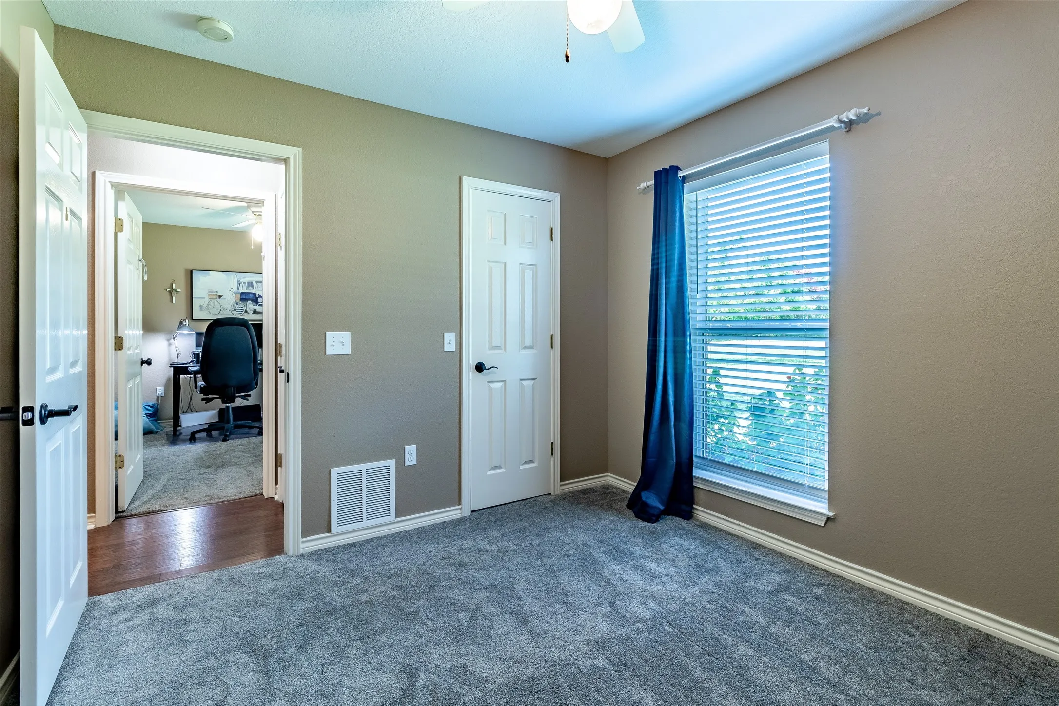 Single Family Residence For Sale in Rockwall County , 2021 Sunny Circle, Rockwall, Texas 75032, 4 Bedroom, 3 Bathroom, 2 Garage spaces, 2,764 Sqft, built in 1999, mls#21330369, Real Estate Agent in Rockwall, Homes For Sale in Rockwall county, Homes For Sale in Rockwall, Realtor in Rockwall Texas, Real Estate Brokerage Independent Realty Texas, Luminita Cordes Realtor