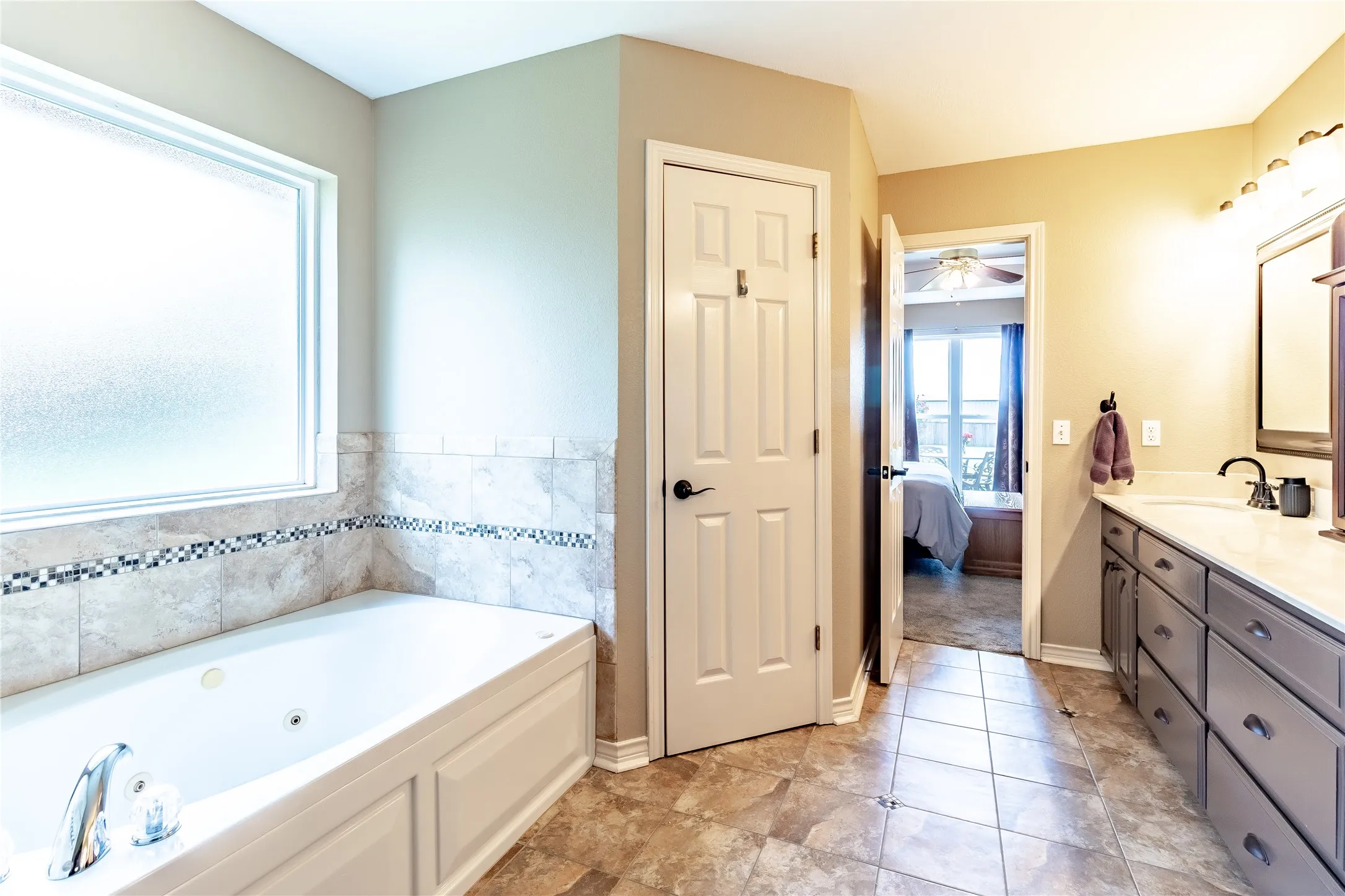 Single Family Residence For Sale in Rockwall County , 2021 Sunny Circle, Rockwall, Texas 75032, 4 Bedroom, 3 Bathroom, 2 Garage spaces, 2,764 Sqft, built in 1999, mls#21330369, Real Estate Agent in Rockwall, Homes For Sale in Rockwall county, Homes For Sale in Rockwall, Realtor in Rockwall Texas, Real Estate Brokerage Independent Realty Texas, Luminita Cordes Realtor