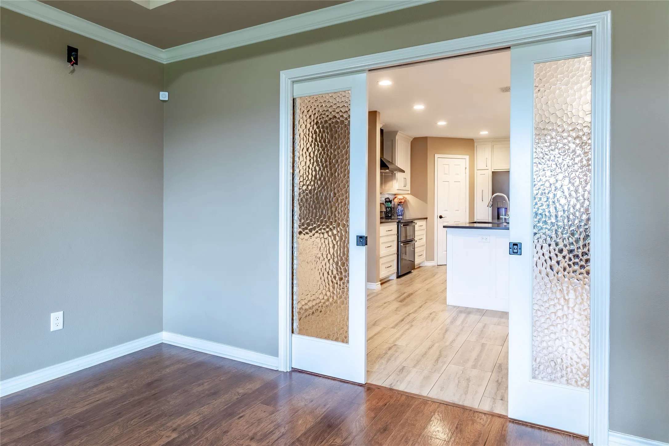 Single Family Residence For Sale in Rockwall County , 2021 Sunny Circle, Rockwall, Texas 75032, 4 Bedroom, 3 Bathroom, 2 Garage spaces, 2,764 Sqft, built in 1999, mls#21330369, Real Estate Agent in Rockwall, Homes For Sale in Rockwall county, Homes For Sale in Rockwall, Realtor in Rockwall Texas, Real Estate Brokerage Independent Realty Texas, Luminita Cordes Realtor