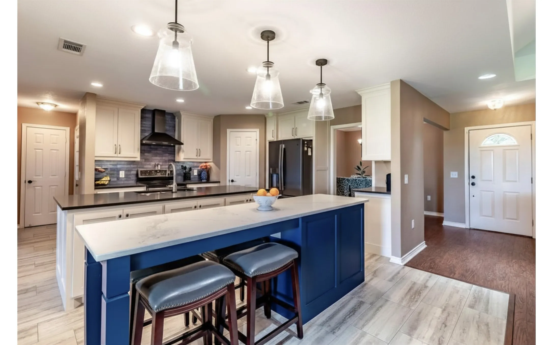 Single Family Residence For Sale in Rockwall County , 2021 Sunny Circle, Rockwall, Texas 75032, 4 Bedroom, 3 Bathroom, 2 Garage spaces, 2,764 Sqft, built in 1999, mls#21330369, Real Estate Agent in Rockwall, Homes For Sale in Rockwall county, Homes For Sale in Rockwall, Realtor in Rockwall Texas, Real Estate Brokerage Independent Realty Texas, Luminita Cordes Realtor