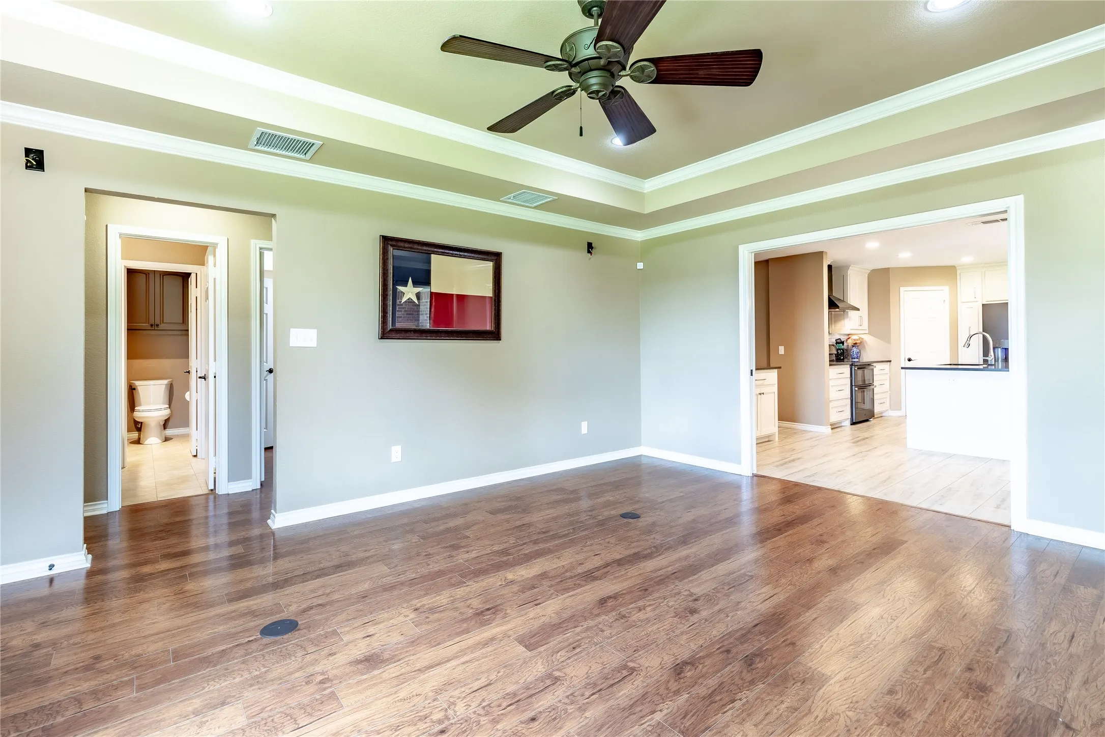 Single Family Residence For Sale in Rockwall County , 2021 Sunny Circle, Rockwall, Texas 75032, 4 Bedroom, 3 Bathroom, 2 Garage spaces, 2,764 Sqft, built in 1999, mls#21330369, Real Estate Agent in Rockwall, Homes For Sale in Rockwall county, Homes For Sale in Rockwall, Realtor in Rockwall Texas, Real Estate Brokerage Independent Realty Texas, Luminita Cordes Realtor