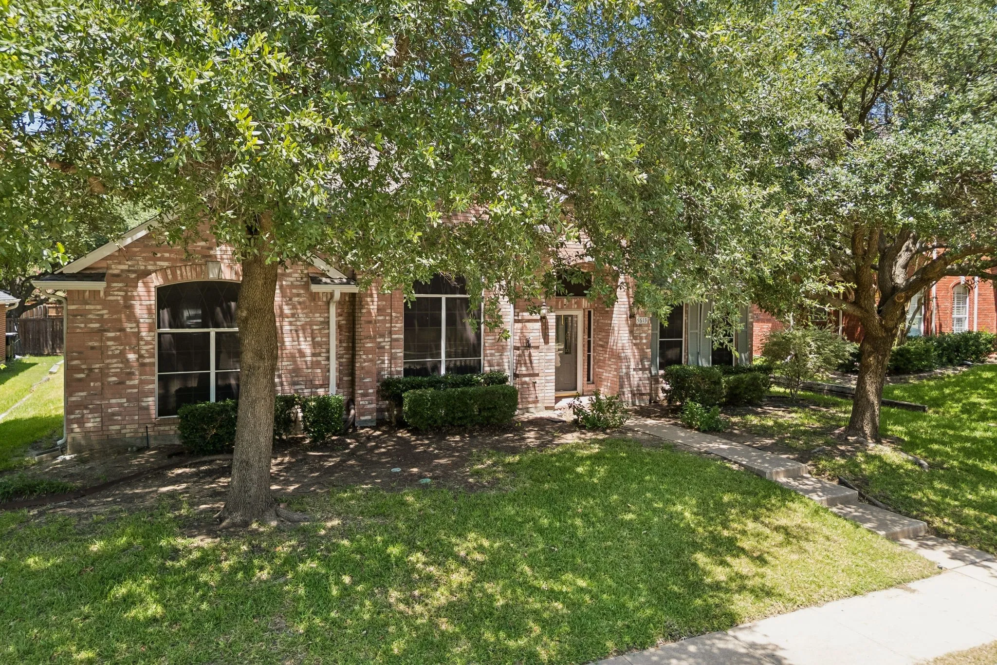 5613 Charleston Dr in Plantation Resort