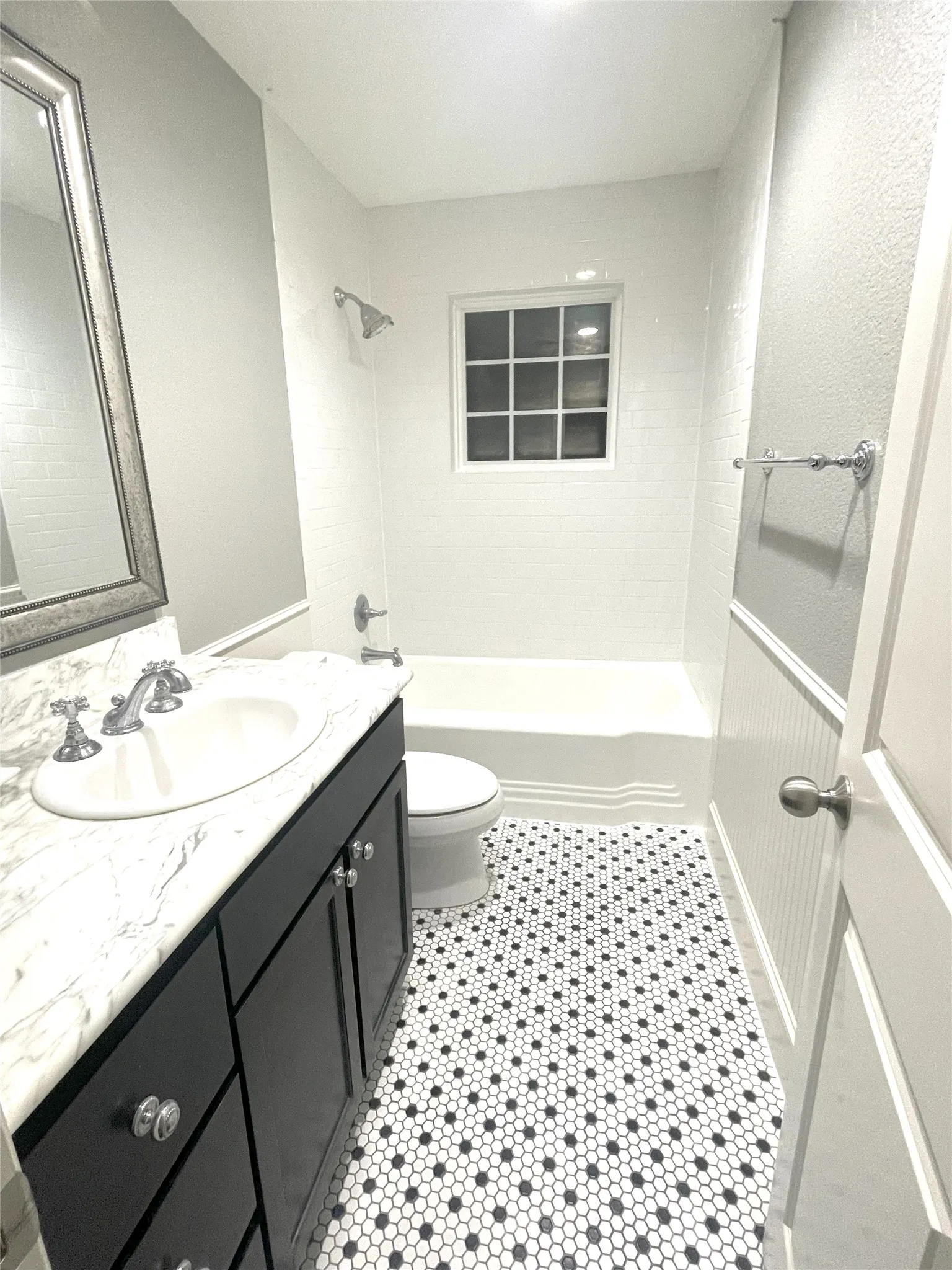 Single Family Residence For Sale in Dallas County , 6343 Del Norte Lane, Dallas, Texas 75225, 3 Bedroom, 2 Bathroom, 2 Garage spaces, 2,345 Sqft, built in 1951, mls#21329171, Real Estate Agent in Dallas, Homes For Sale in Dallas county, Homes For Sale in Dallas, Realtor in Dallas Texas, Real Estate Brokerage Independent Realty Texas, Luminita Cordes Realtor
