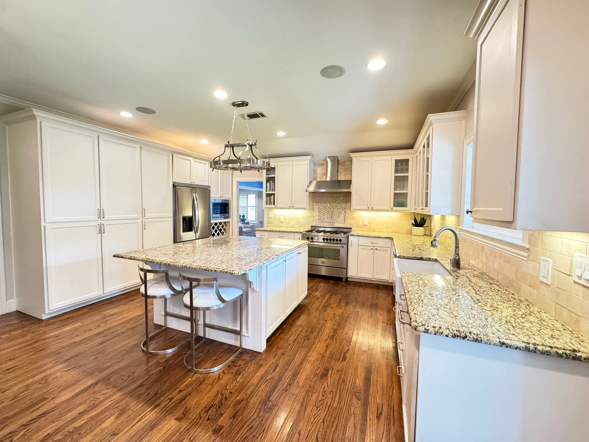 Single Family Residence For Sale in Dallas County , 6343 Del Norte Lane, Dallas, Texas 75225, 3 Bedroom, 2 Bathroom, 2 Garage spaces, 2,345 Sqft, built in 1951, mls#21329171, Real Estate Agent in Dallas, Homes For Sale in Dallas county, Homes For Sale in Dallas, Realtor in Dallas Texas, Real Estate Brokerage Independent Realty Texas, Luminita Cordes Realtor
