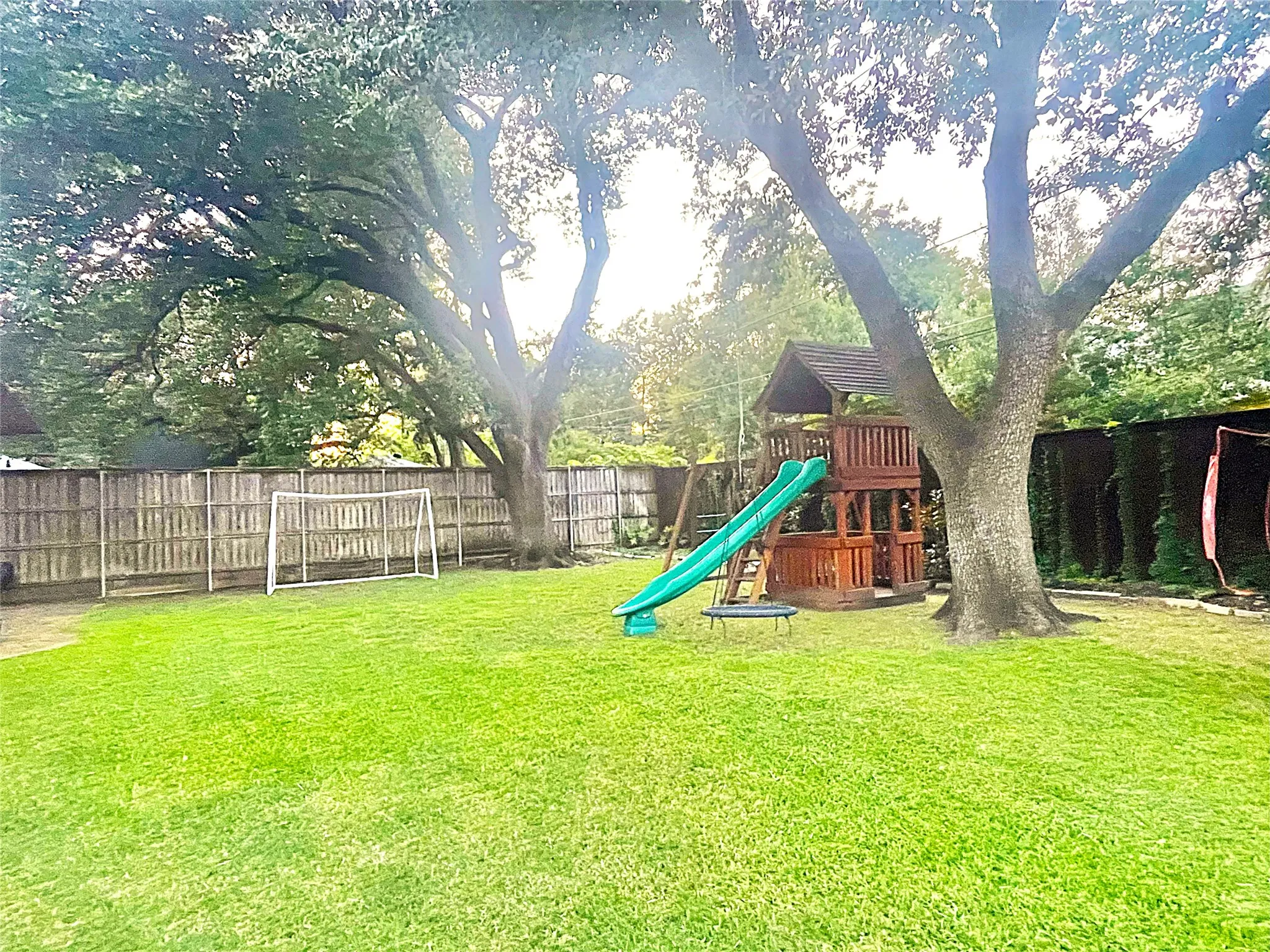Single Family Residence For Sale in Dallas County , 6343 Del Norte Lane, Dallas, Texas 75225, 3 Bedroom, 2 Bathroom, 2 Garage spaces, 2,345 Sqft, built in 1951, mls#21329171, Real Estate Agent in Dallas, Homes For Sale in Dallas county, Homes For Sale in Dallas, Realtor in Dallas Texas, Real Estate Brokerage Independent Realty Texas, Luminita Cordes Realtor