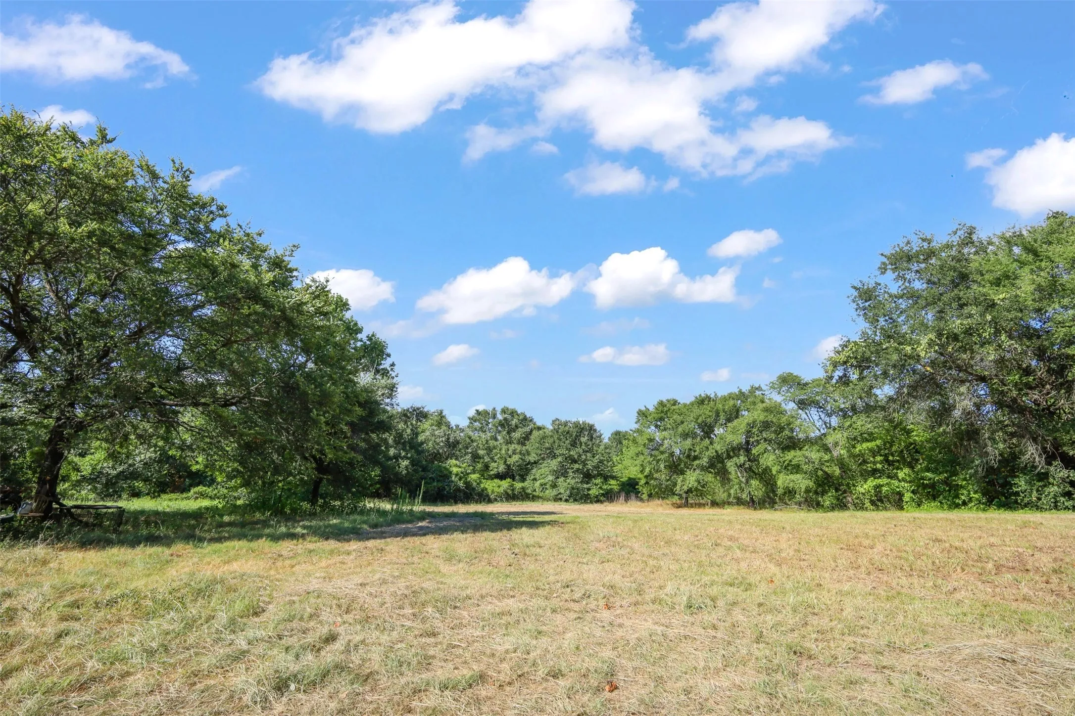 Single Family Residence For Sale in Henderson County , 28300 County Road 2100, Kemp, Texas 75143, 3 Bedroom, 2 Bathroom, Garage spaces, 2,100 Sqft, built in 2010, mls#21330251, Real Estate Agent in Kemp, Homes For Sale in Henderson county, Homes For Sale in Kemp, Realtor in Kemp Texas, Real Estate Brokerage Independent Realty Texas, Luminita Cordes Realtor