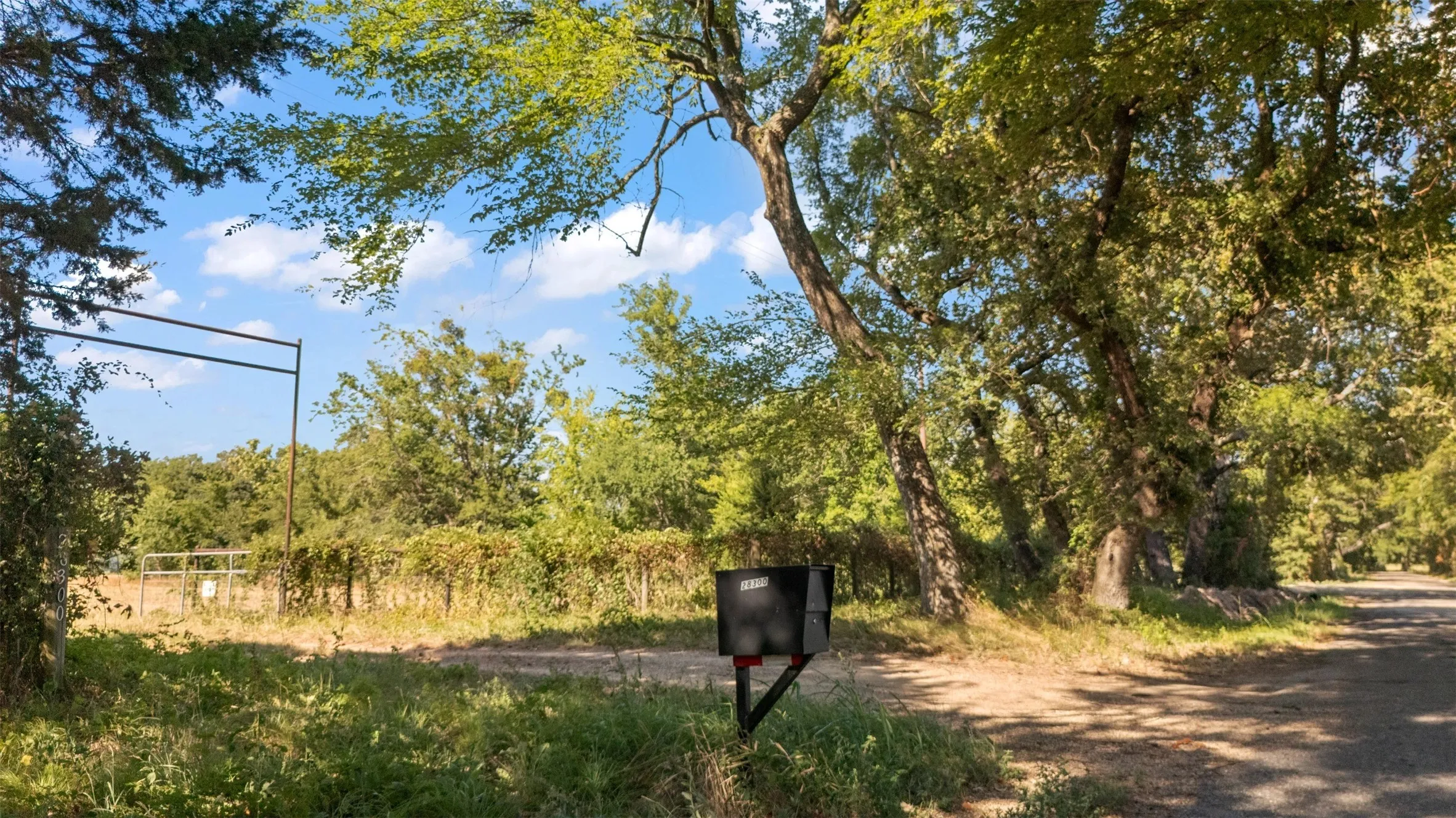 Single Family Residence For Sale in Henderson County , 28300 County Road 2100, Kemp, Texas 75143, 3 Bedroom, 2 Bathroom, Garage spaces, 2,100 Sqft, built in 2010, mls#21330251, Real Estate Agent in Kemp, Homes For Sale in Henderson county, Homes For Sale in Kemp, Realtor in Kemp Texas, Real Estate Brokerage Independent Realty Texas, Luminita Cordes Realtor