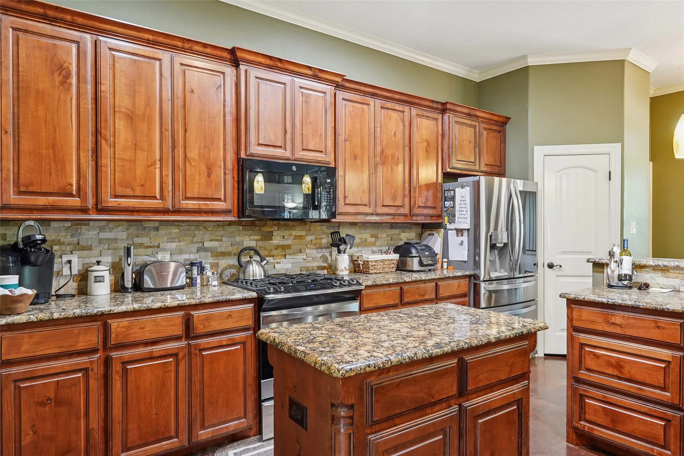 Single Family Residence For Sale in Grayson County , 1433 Old Sadler Road, Sadler, Texas 76264, 3 Bedrooms, 3 Bathrooms, 5 Garage spaces, 2,471 Sqft, built in 2013, Price $1,275,000, mls#21328760, Real Estate Agent in Sadler, Homes For Sale in Grayson county, Homes For Sale in Sadler, Realtor in Sadler Texas, Real Estate Brokerage Independent Realty Texas, Luminita Cordes Realtor