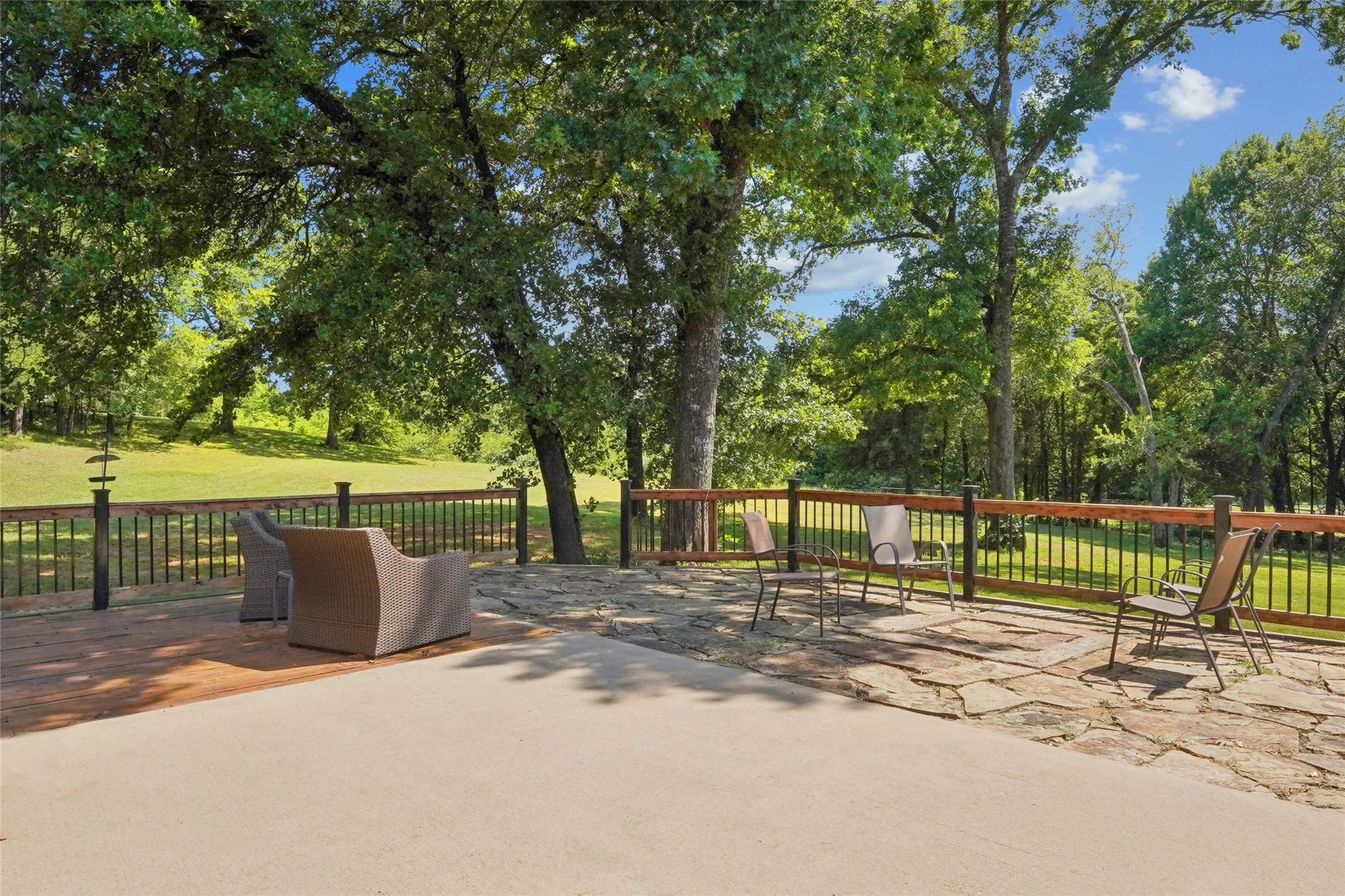 Single Family Residence For Sale in Grayson County , 1433 Old Sadler Road, Sadler, Texas 76264, 3 Bedrooms, 3 Bathrooms, 5 Garage spaces, 2,471 Sqft, built in 2013, Price $1,275,000, mls#21328760, Real Estate Agent in Sadler, Homes For Sale in Grayson county, Homes For Sale in Sadler, Realtor in Sadler Texas, Real Estate Brokerage Independent Realty Texas, Luminita Cordes Realtor