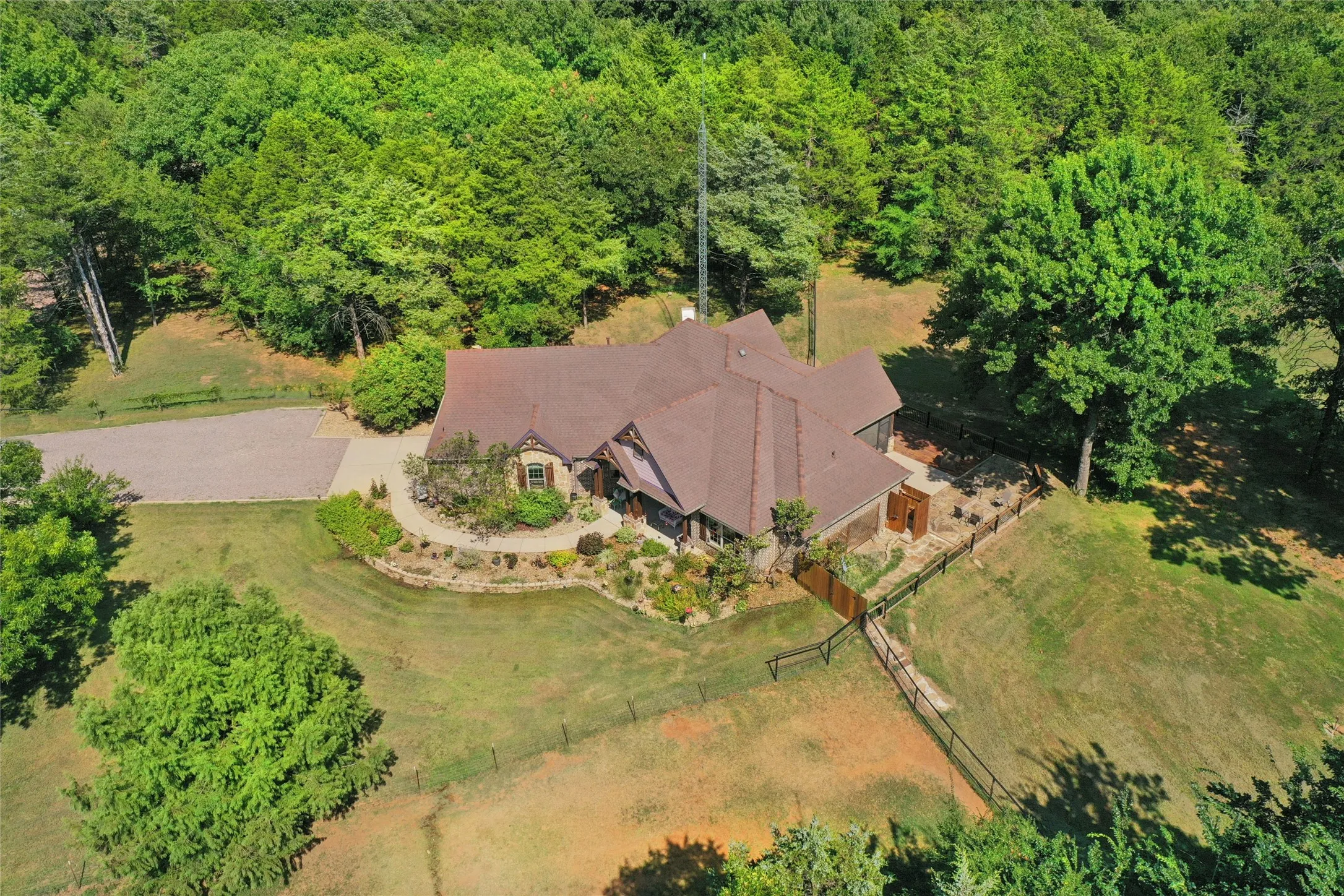 Single Family Residence For Sale in Grayson County , 1433 Old Sadler Road, Sadler, Texas 76264, 3 Bedrooms, 3 Bathrooms, 5 Garage spaces, 2,471 Sqft, built in 2013, Price $1,275,000, mls#21328760, Real Estate Agent in Sadler, Homes For Sale in Grayson county, Homes For Sale in Sadler, Realtor in Sadler Texas, Real Estate Brokerage Independent Realty Texas, Luminita Cordes Realtor