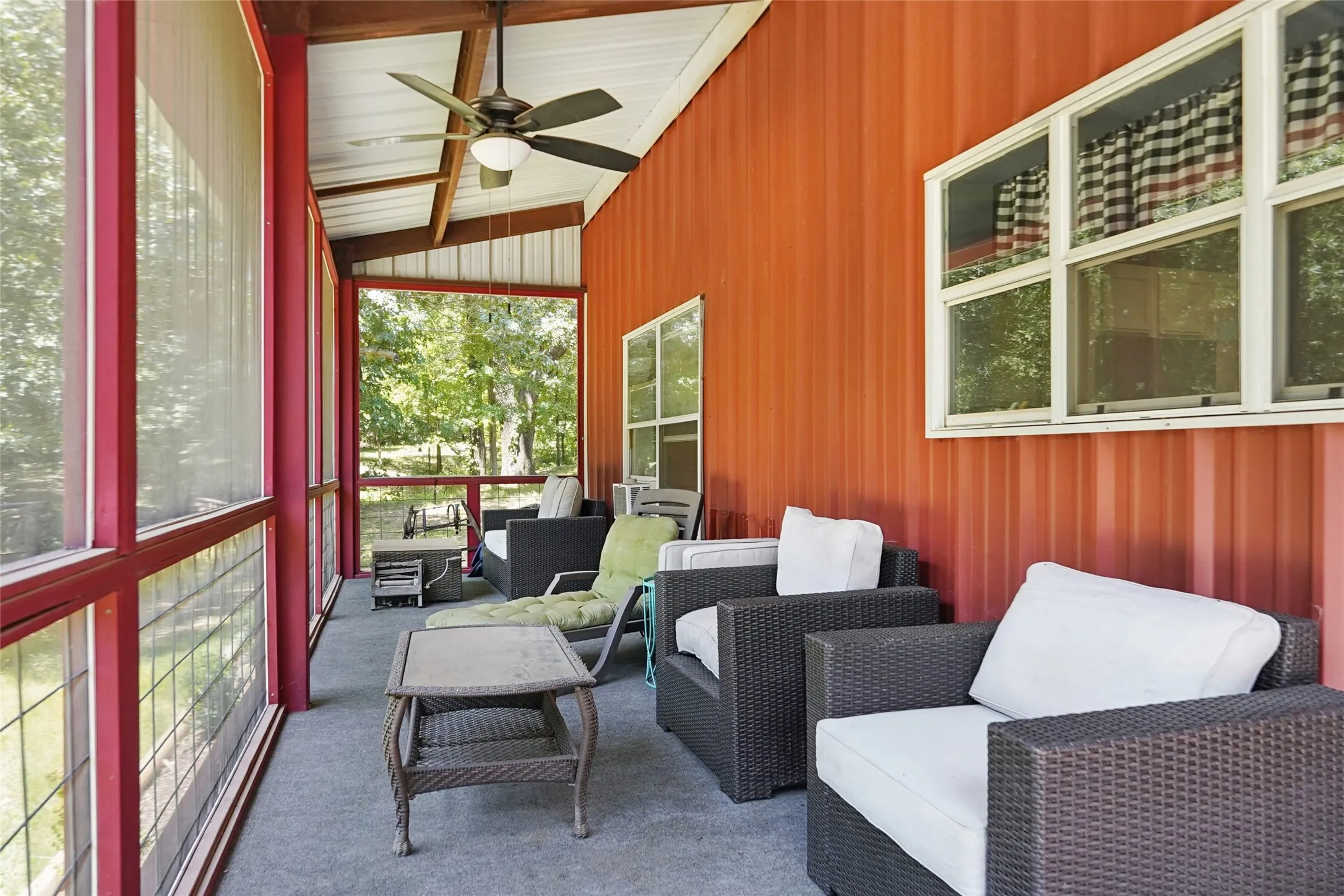 Single Family Residence For Sale in Grayson County , 1433 Old Sadler Road, Sadler, Texas 76264, 3 Bedrooms, 3 Bathrooms, 5 Garage spaces, 2,471 Sqft, built in 2013, Price $1,275,000, mls#21328760, Real Estate Agent in Sadler, Homes For Sale in Grayson county, Homes For Sale in Sadler, Realtor in Sadler Texas, Real Estate Brokerage Independent Realty Texas, Luminita Cordes Realtor