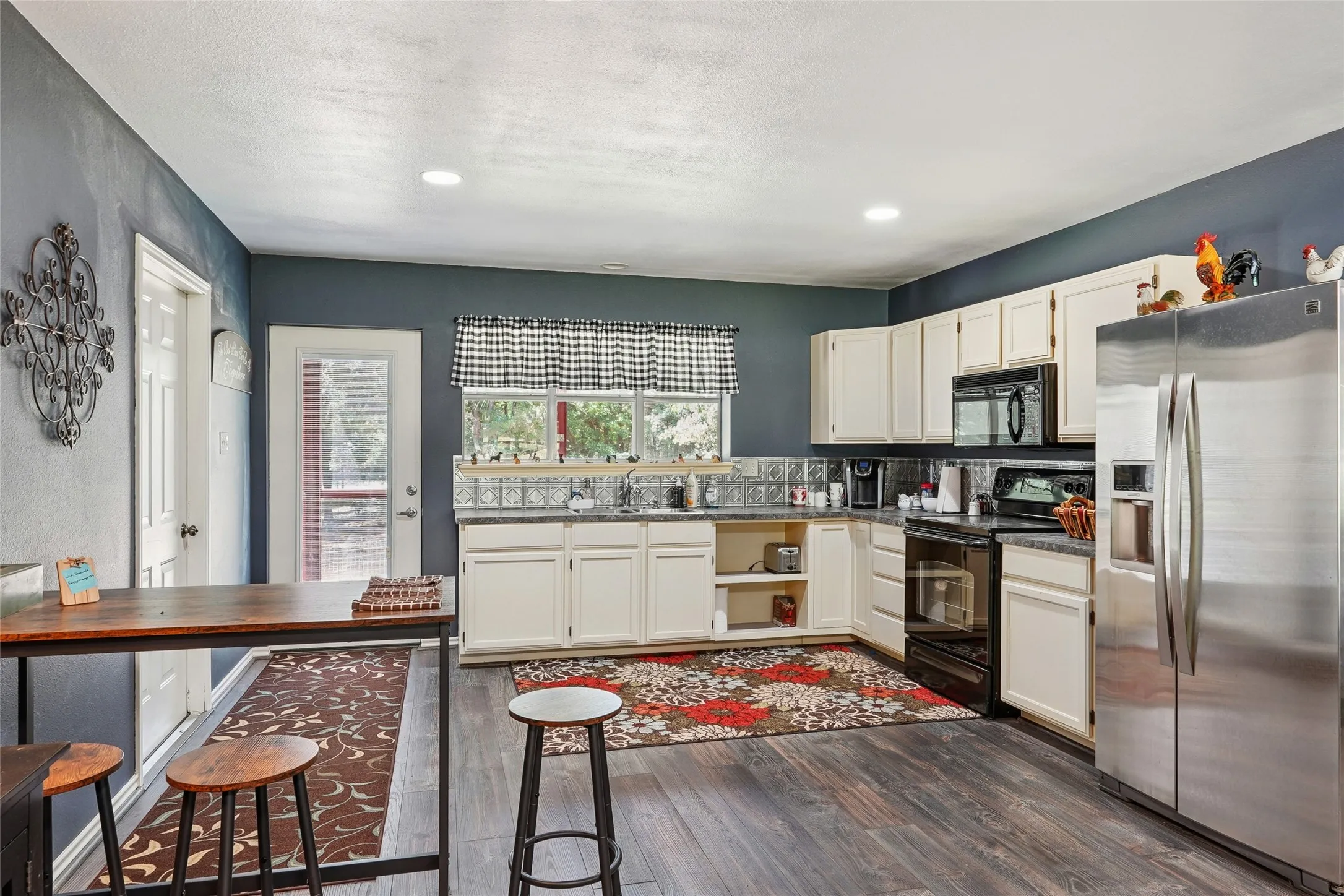 Single Family Residence For Sale in Grayson County , 1433 Old Sadler Road, Sadler, Texas 76264, 3 Bedrooms, 3 Bathrooms, 5 Garage spaces, 2,471 Sqft, built in 2013, Price $1,275,000, mls#21328760, Real Estate Agent in Sadler, Homes For Sale in Grayson county, Homes For Sale in Sadler, Realtor in Sadler Texas, Real Estate Brokerage Independent Realty Texas, Luminita Cordes Realtor